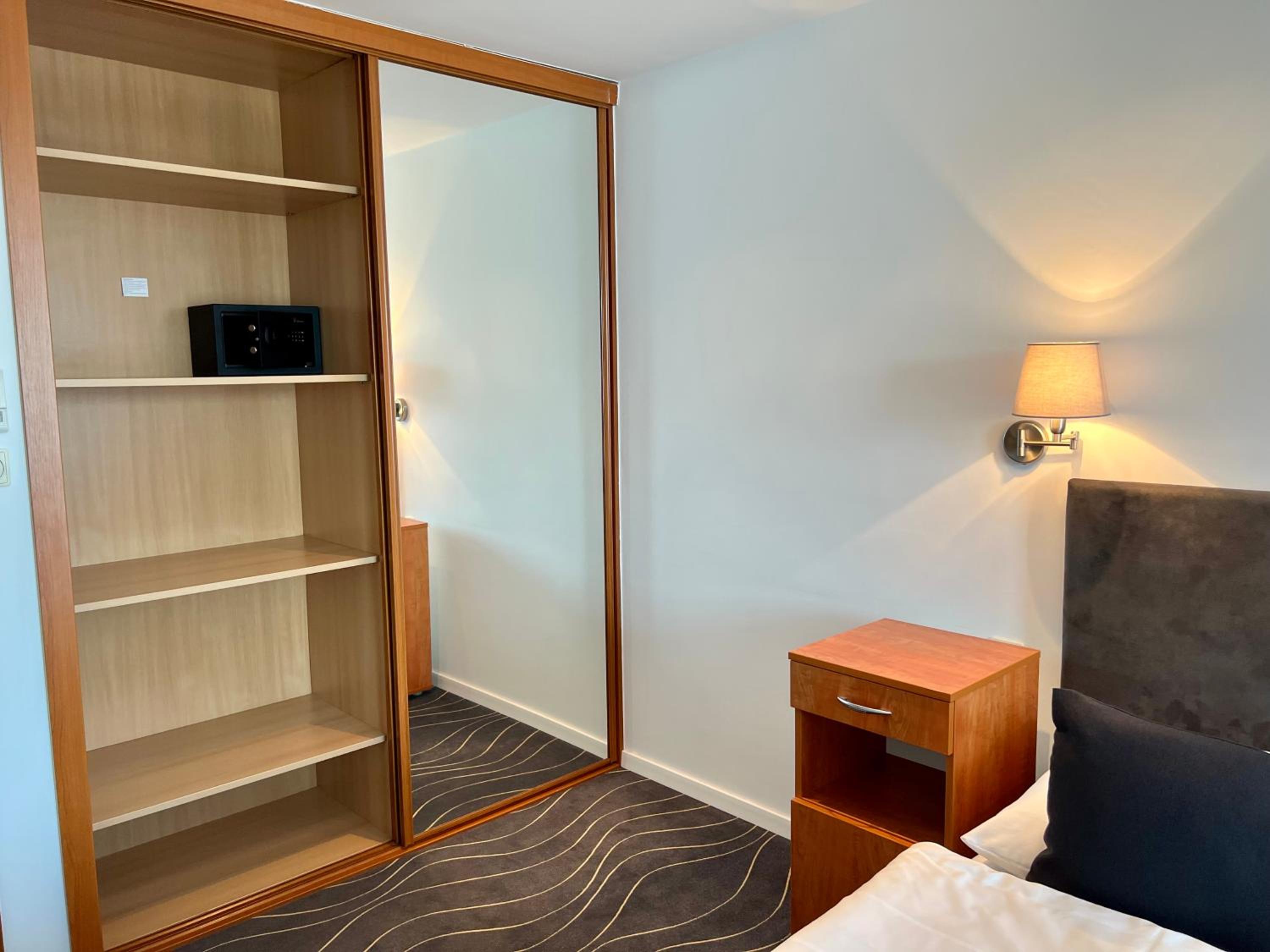 Double Room with Garden View - Photo 11