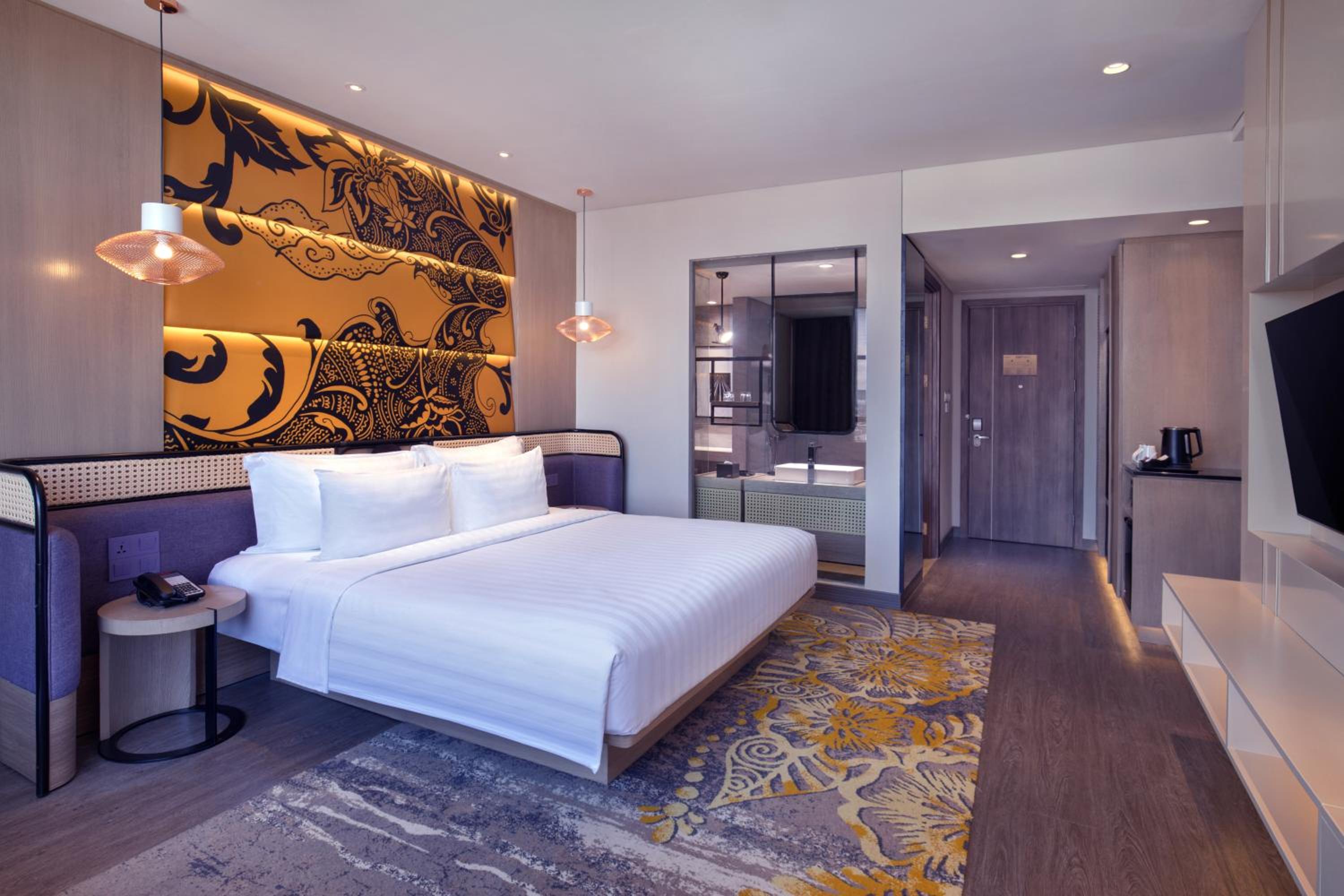 Deluxe King Room - City Side photo 2