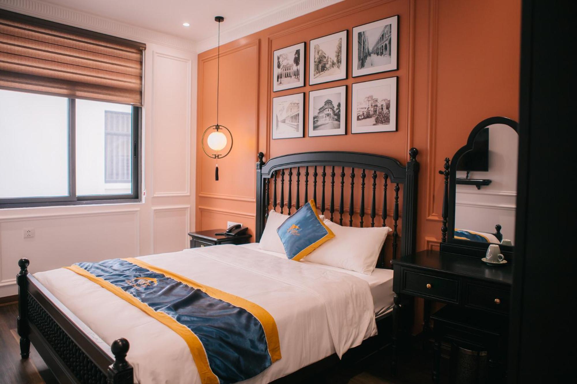 Deluxe Queen Room - Photo 12
