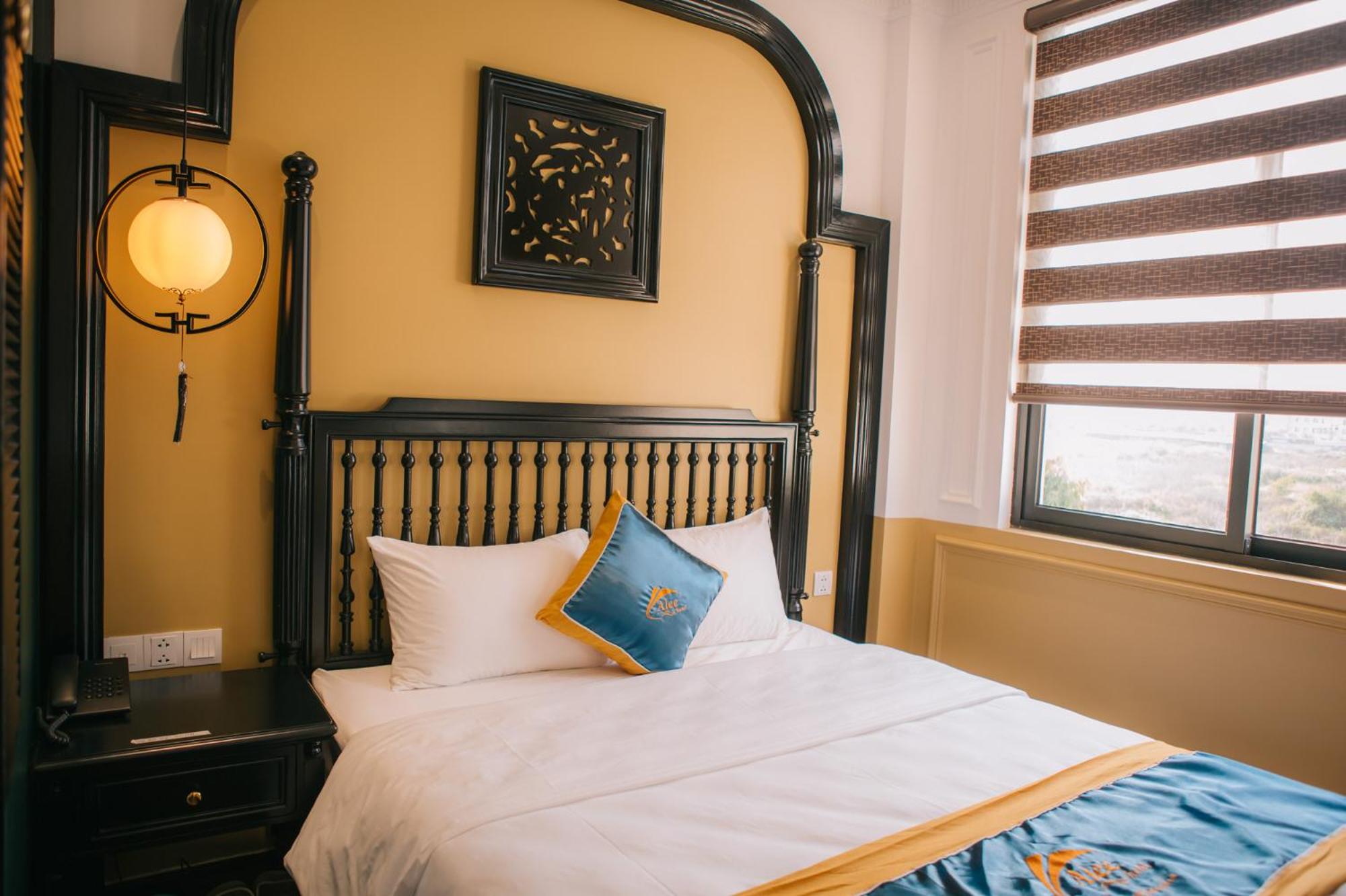 Deluxe Queen Room - Photo 3