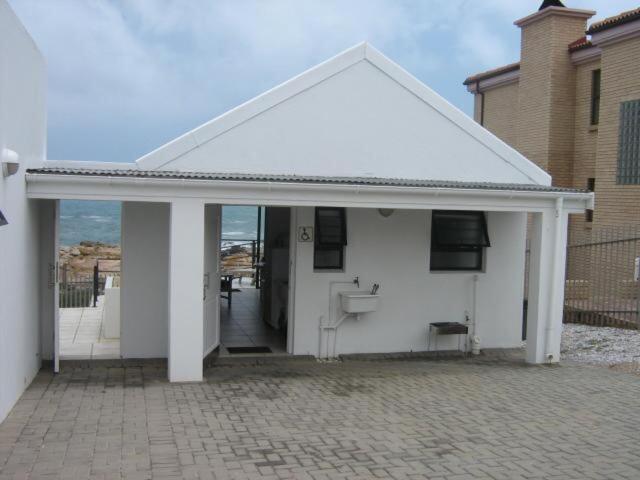 One-Bedroom Apartment - Photo 10