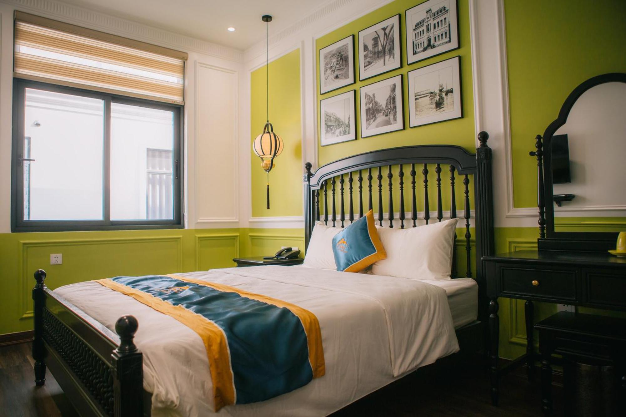 Deluxe Queen Room - Photo 10