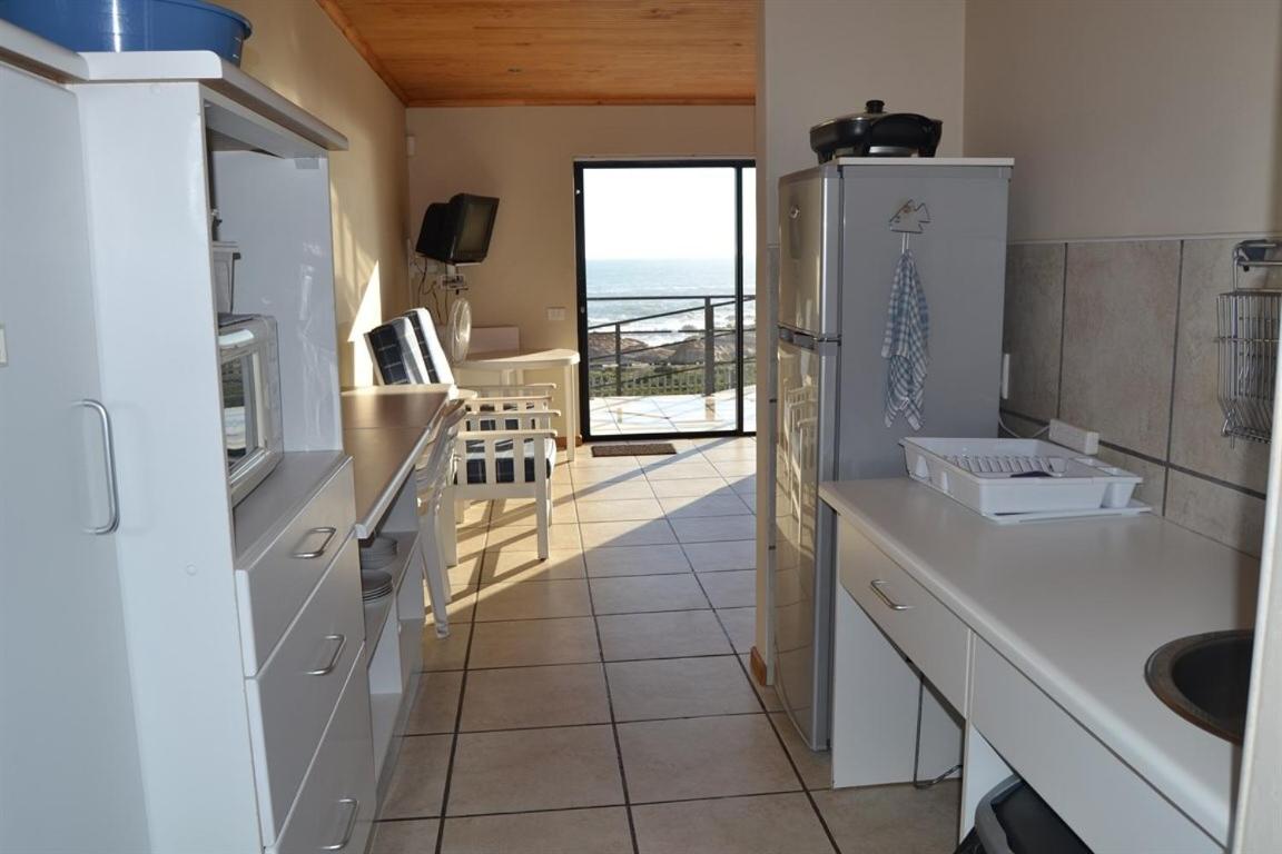 One-Bedroom Apartment - Photo 2