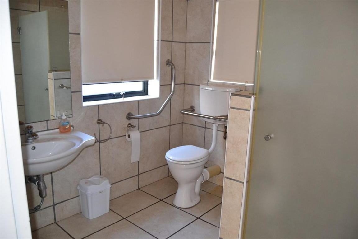 One-Bedroom Apartment - Photo 7