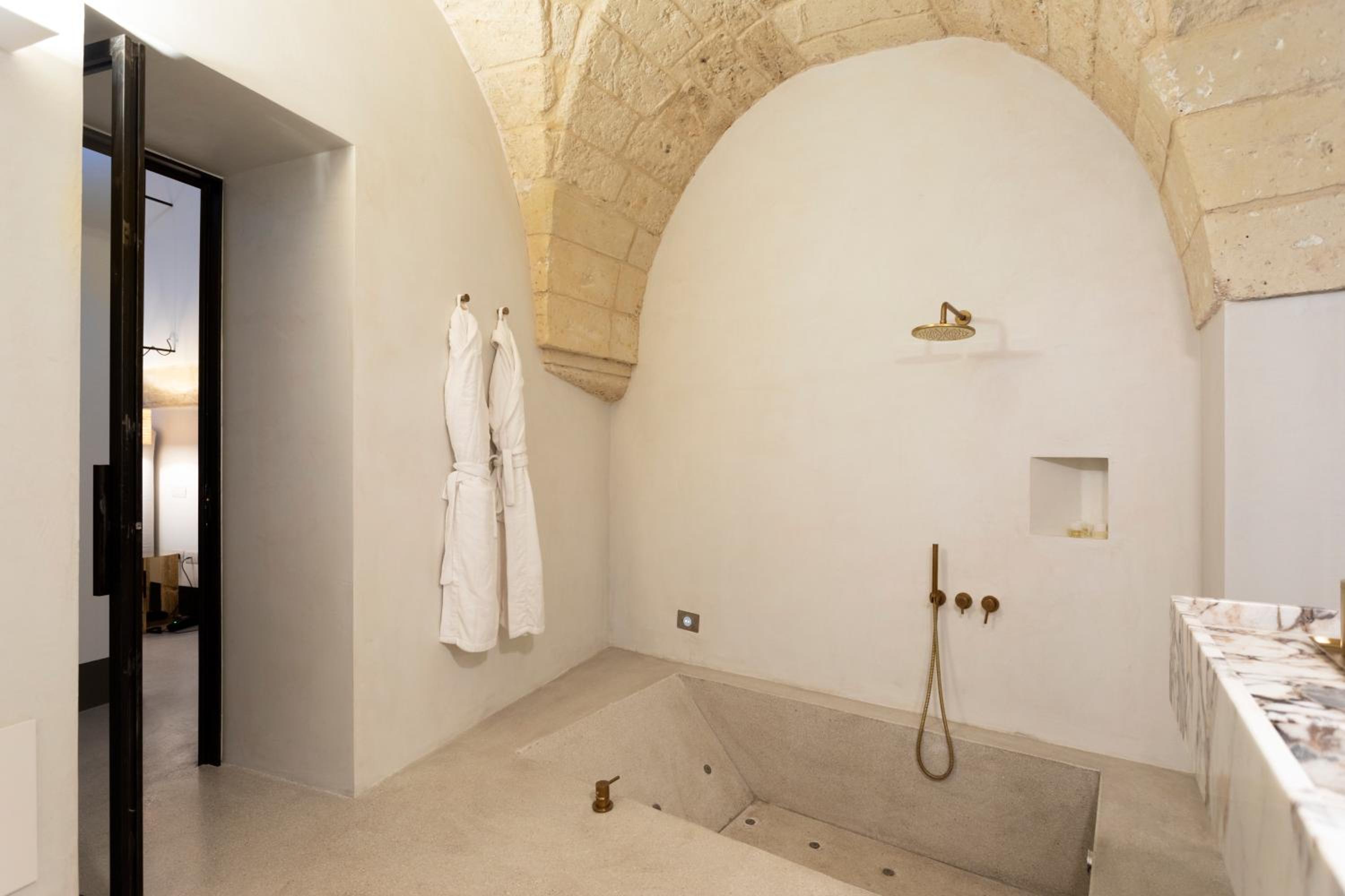 Double Room with Spa Bath - Annex photo 2