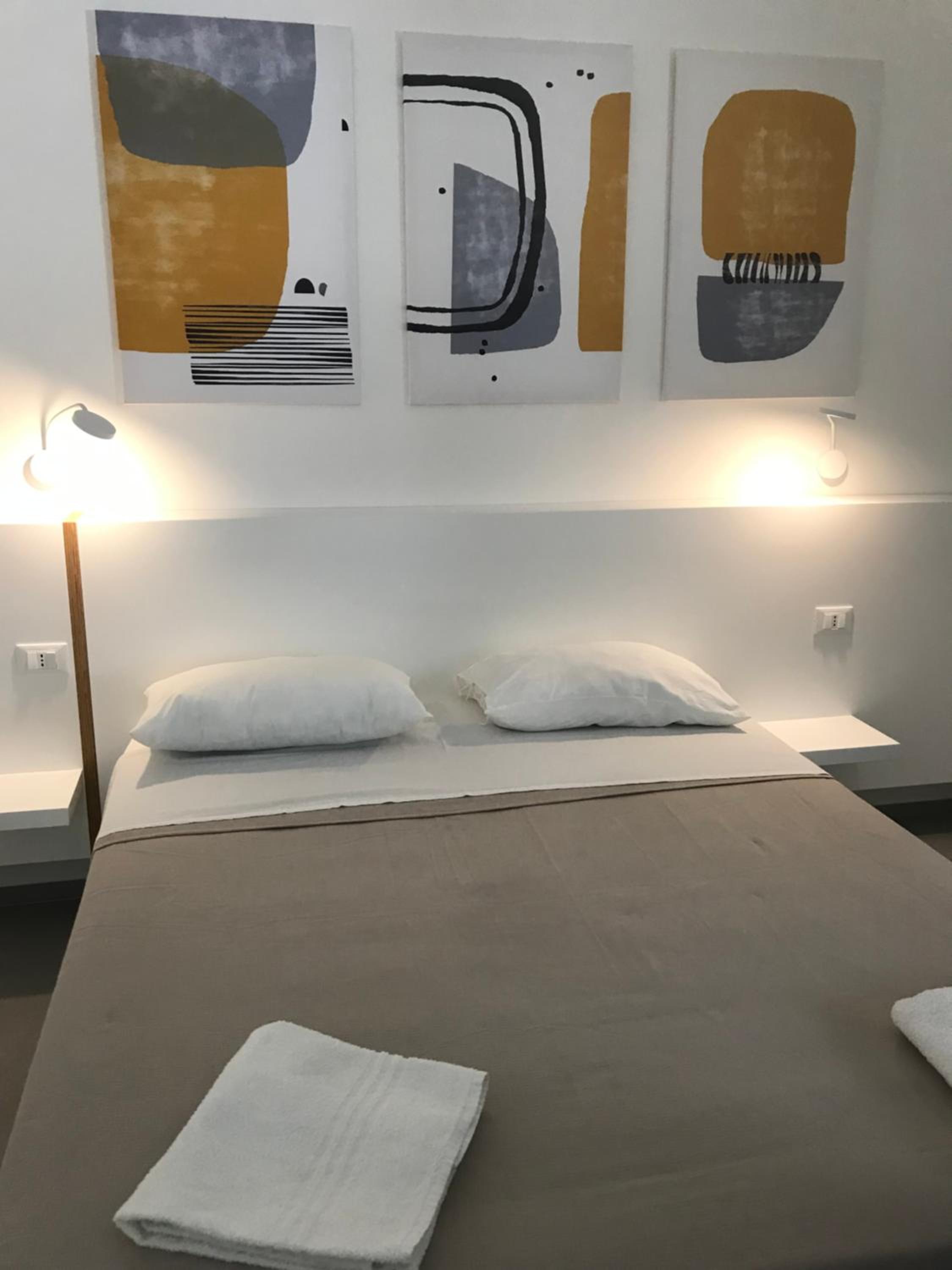 Double Room with Balcony - Photo 7