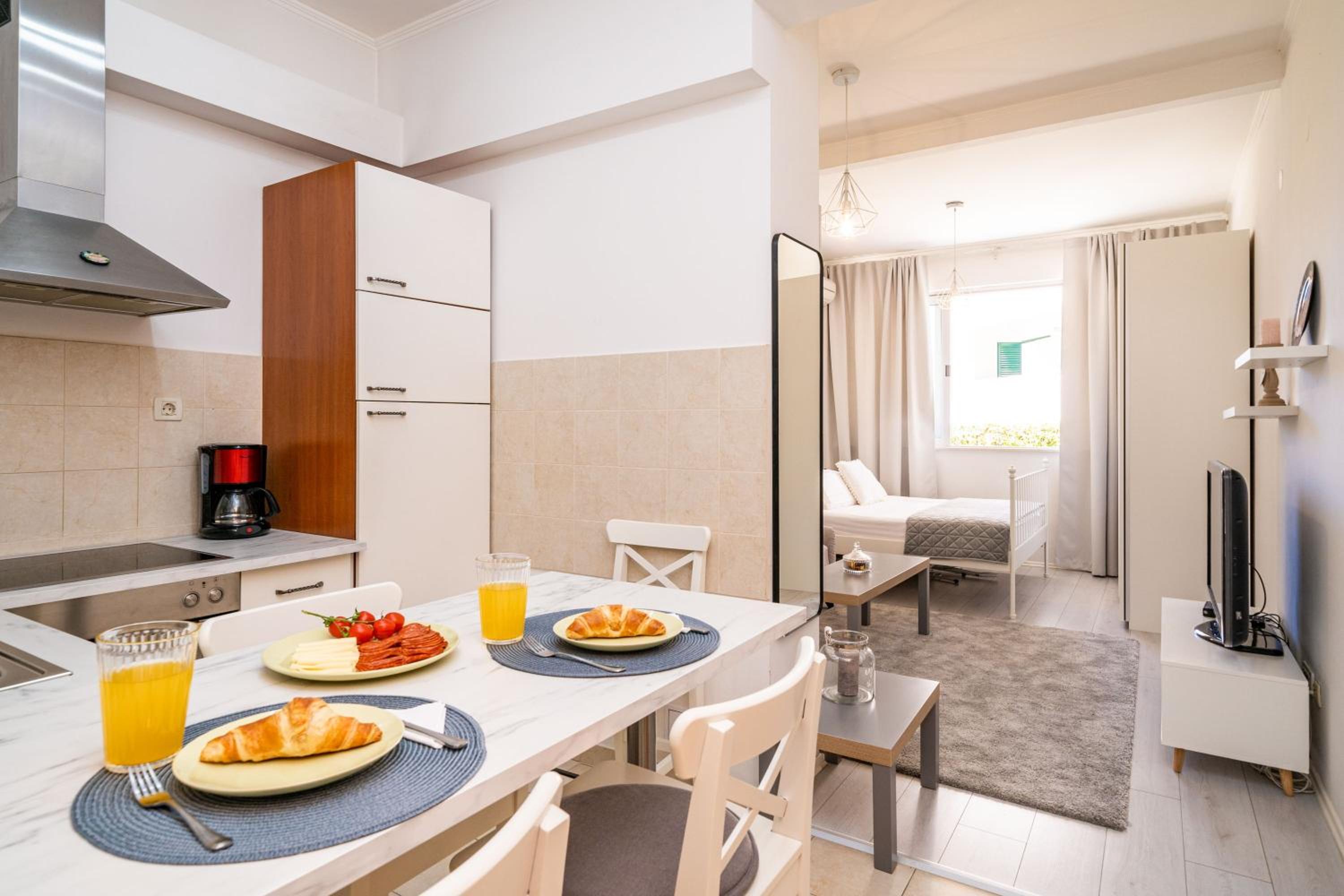 Studio Apartment with Terrace
