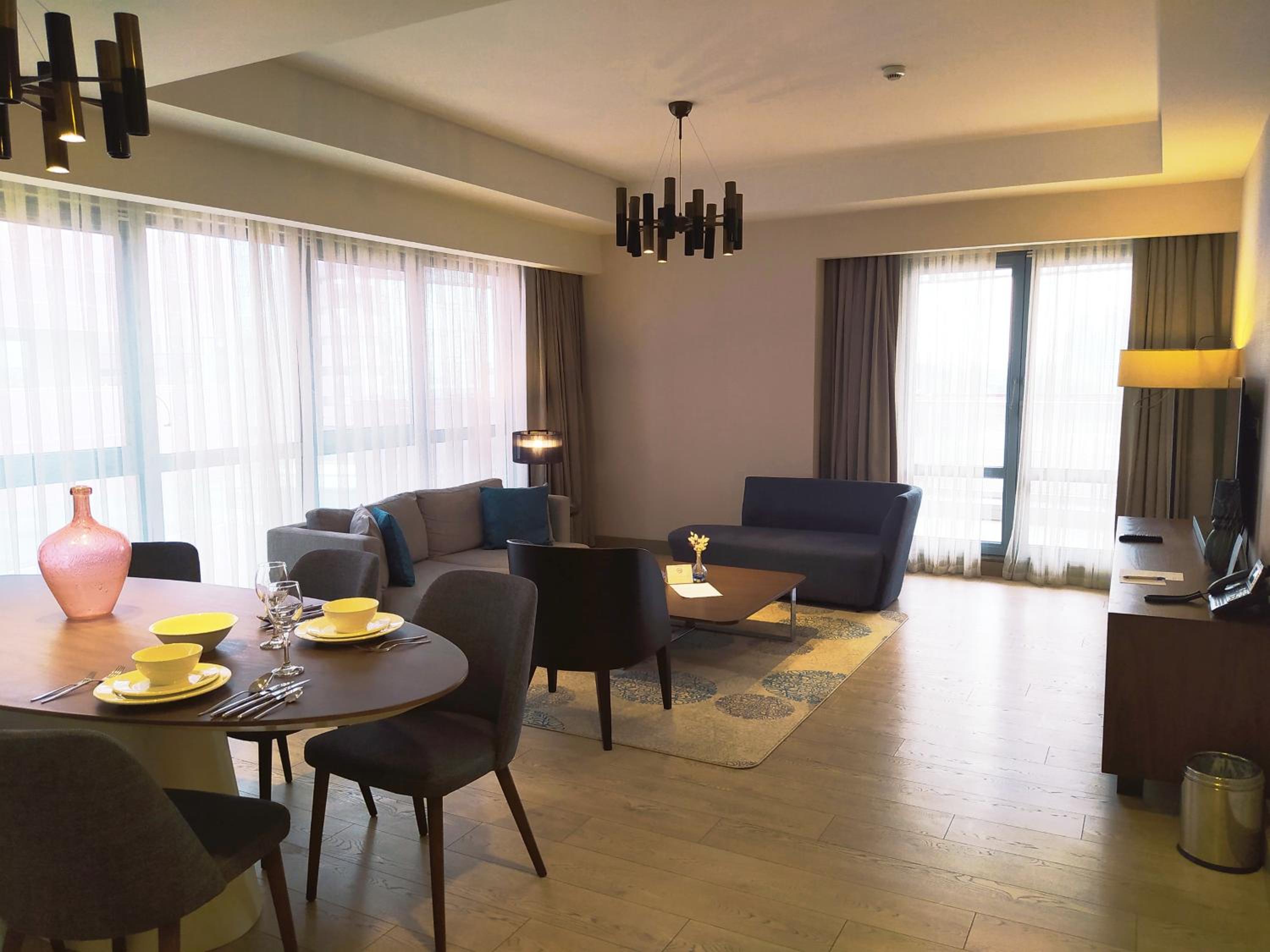 One-Bedroom Premier photo 2