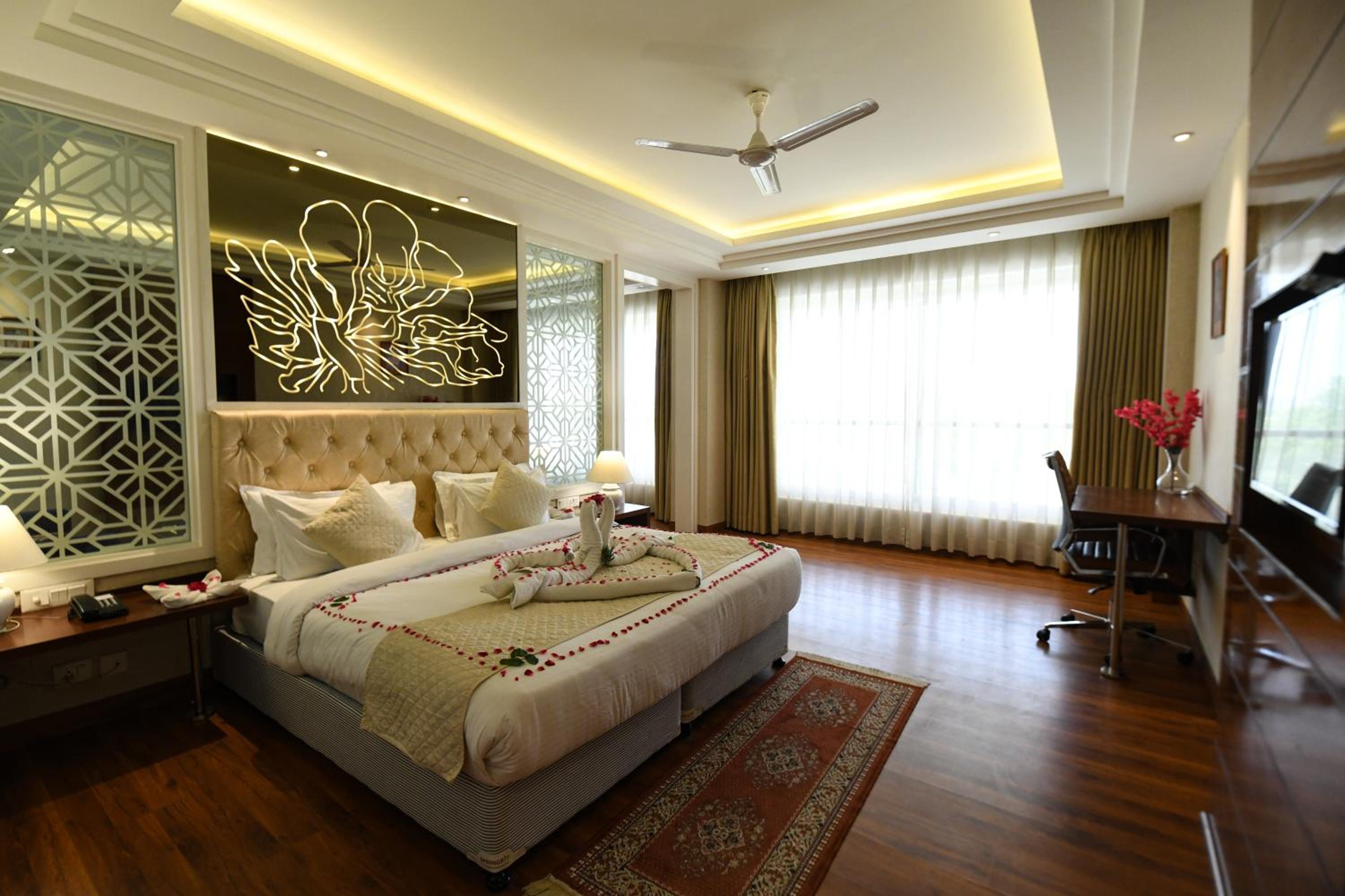 Suite – 15% off on session of Spa, 10% off on Food & Beverage services, 10% off on Access to Club Suite – 15% off on session of Spa, 10% off on Food & Beverage services, 10% off on Access to Club