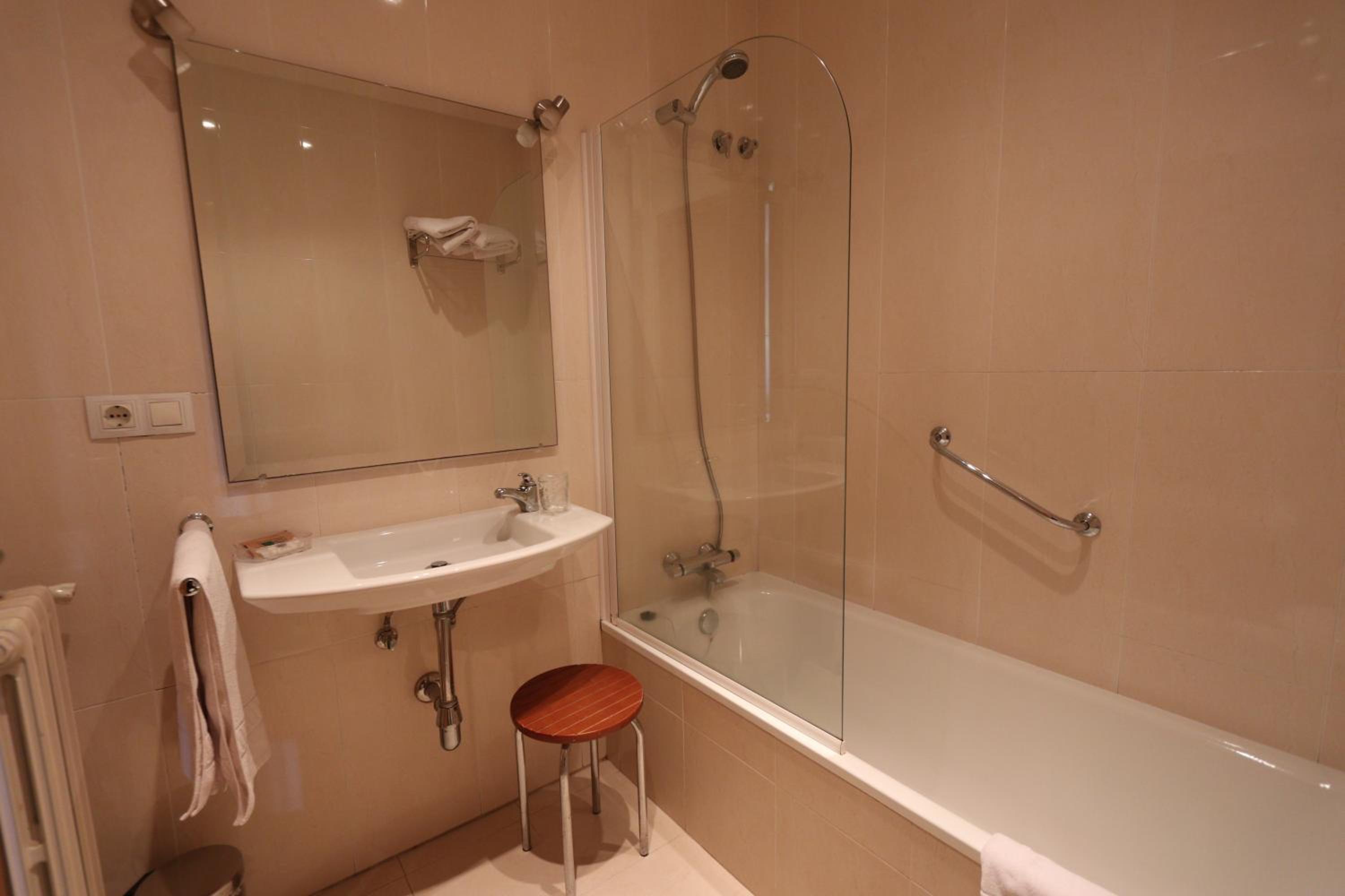 Double or Twin Room photo 3