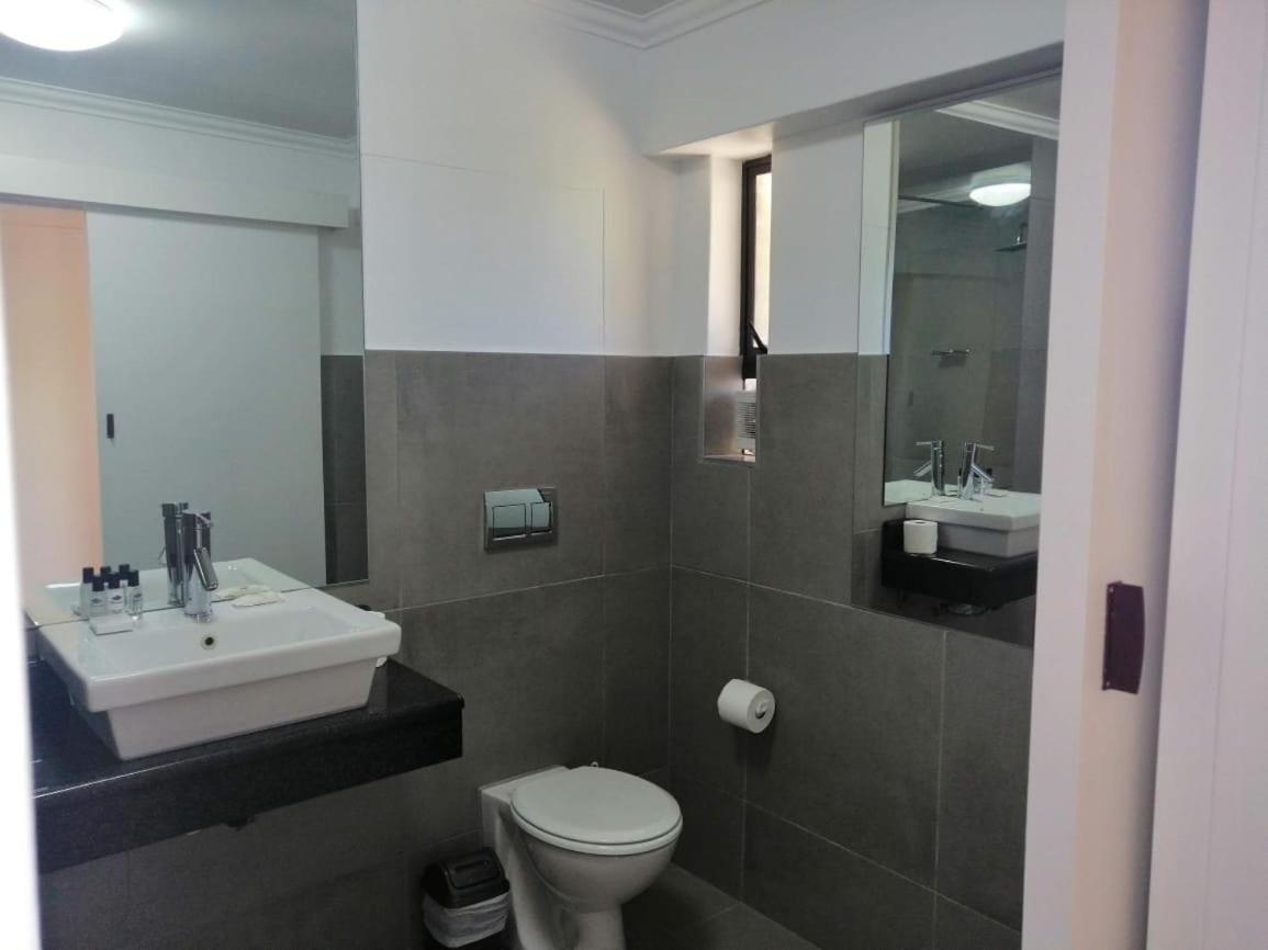 Twin Room - Photo 2