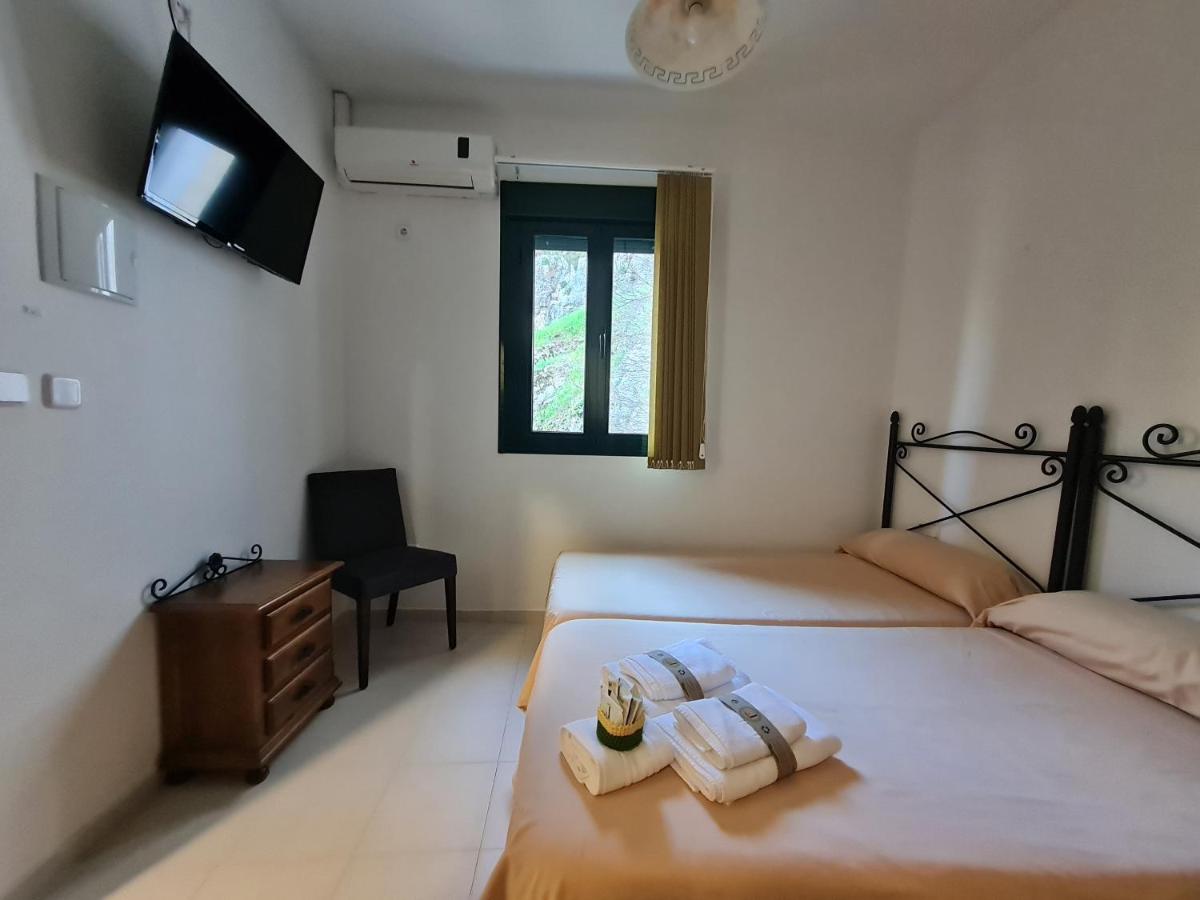 Twin Room with Mountain View photo 2
