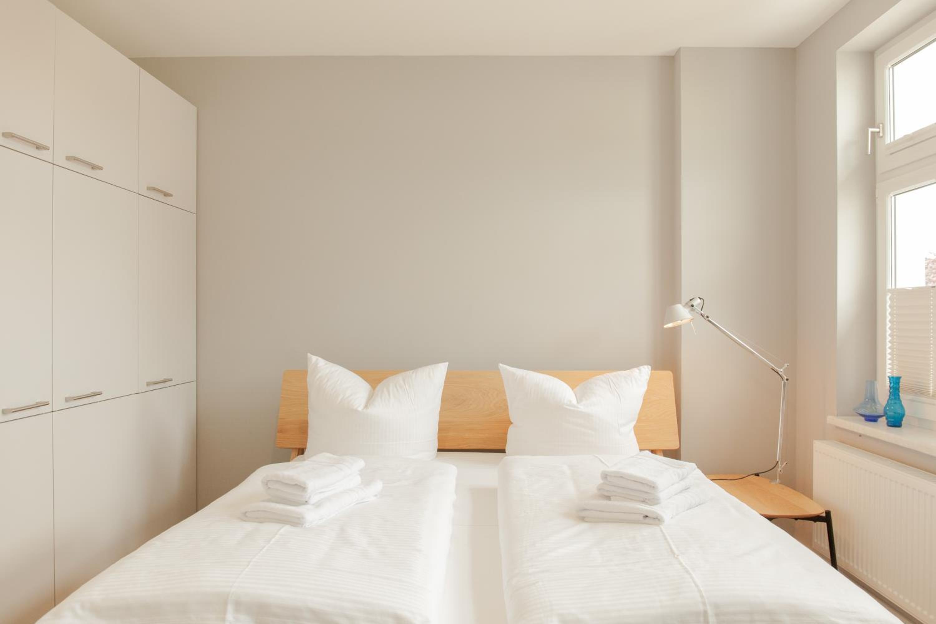 Deluxe Two-Bedroom Apartment with Terrace - 6 - Photo 9