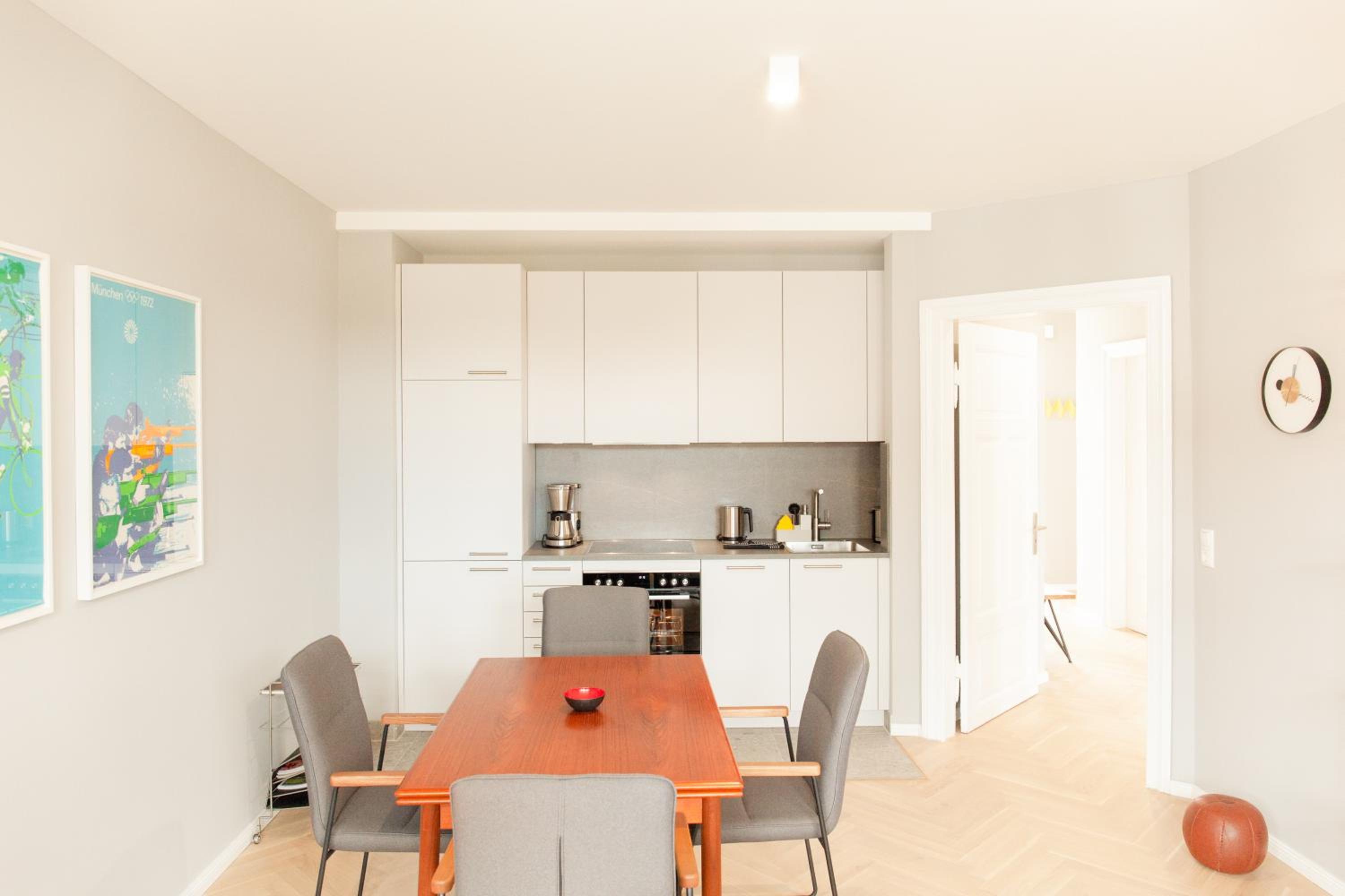 Deluxe Two-Bedroom Apartment with Terrace - 6 - Photo 2