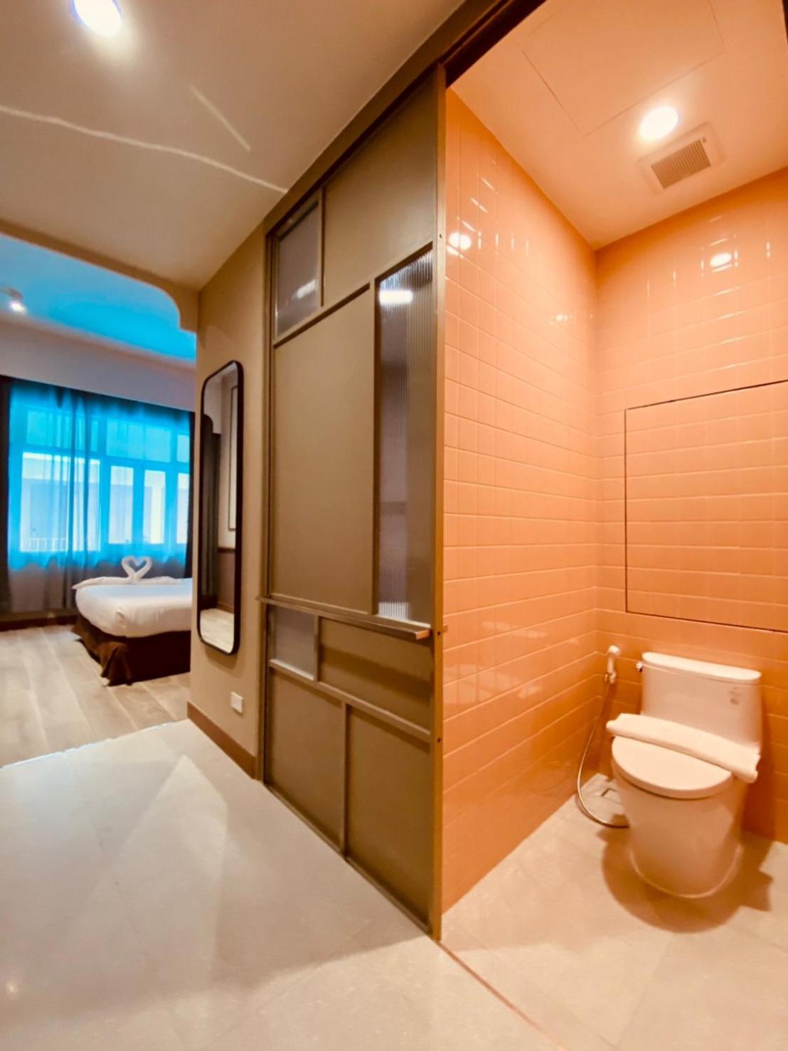 Premier King Room photo 2