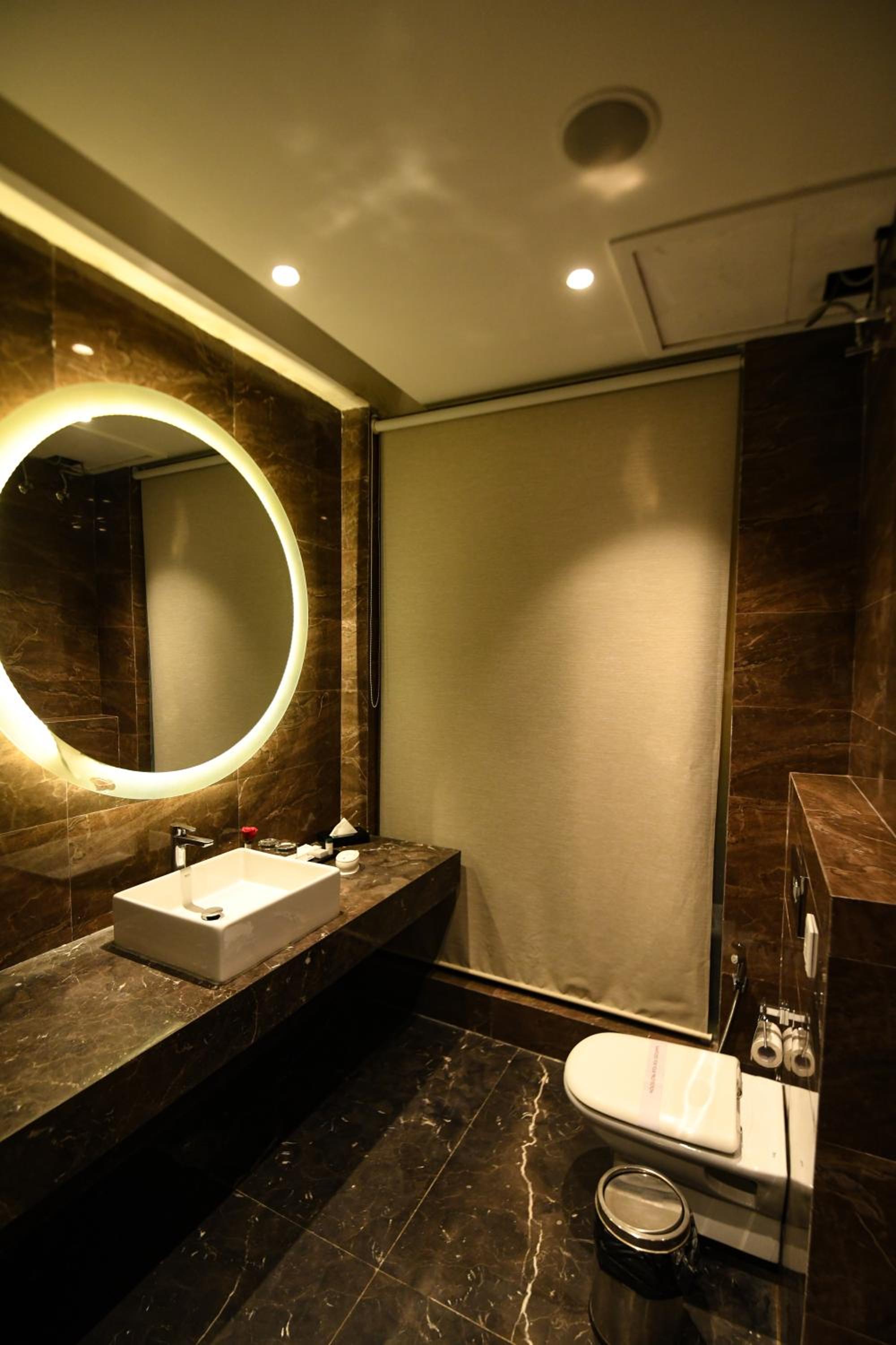 Deluxe Room - 15% off on session of Spa,  10% off on Food & Beverage services, 10% off on Access to Club - Photo 5