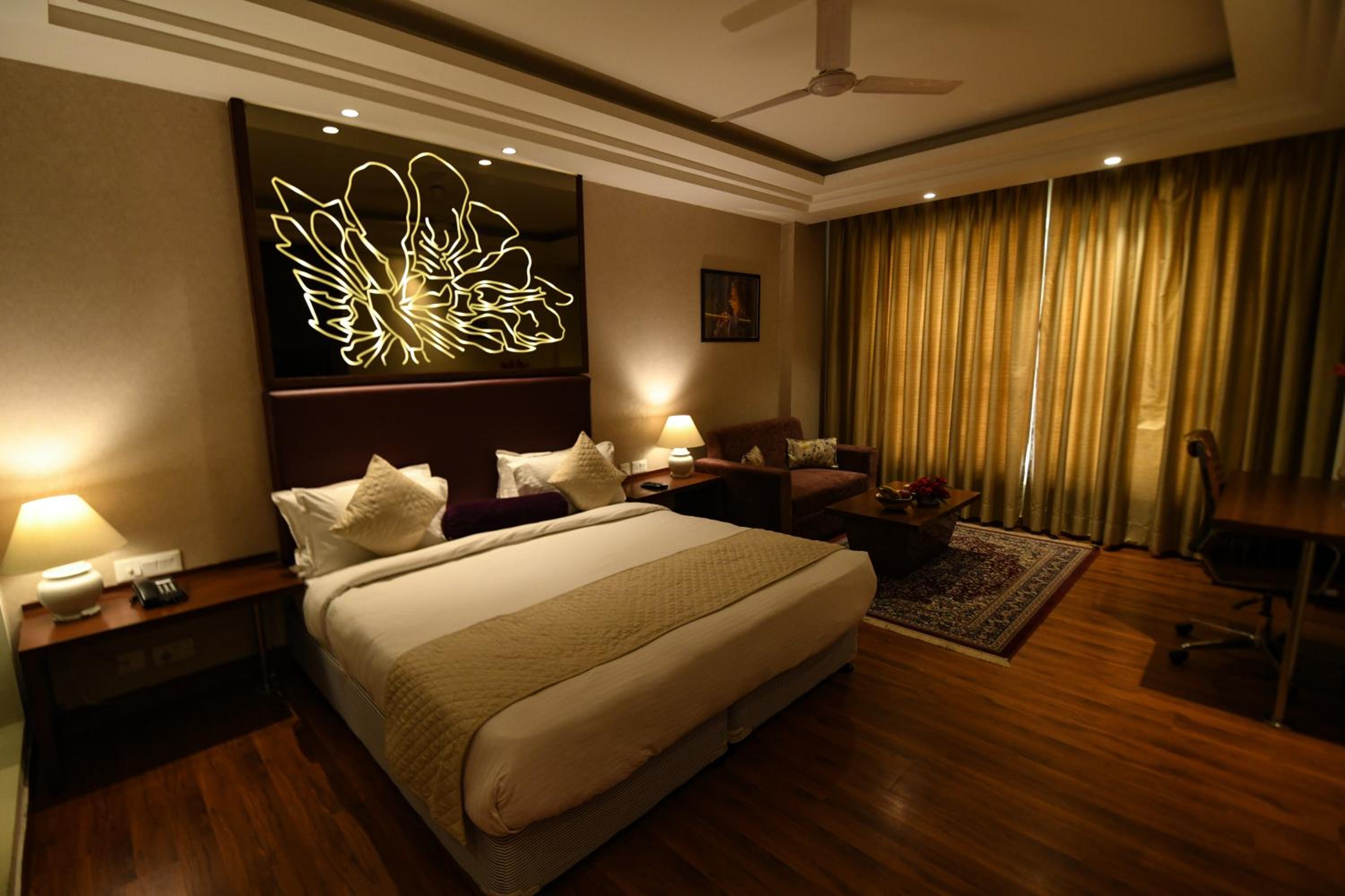 Deluxe Room - 15% off on session of Spa,  10% off on Food & Beverage services, 10% off on Access to Club - Photo 6