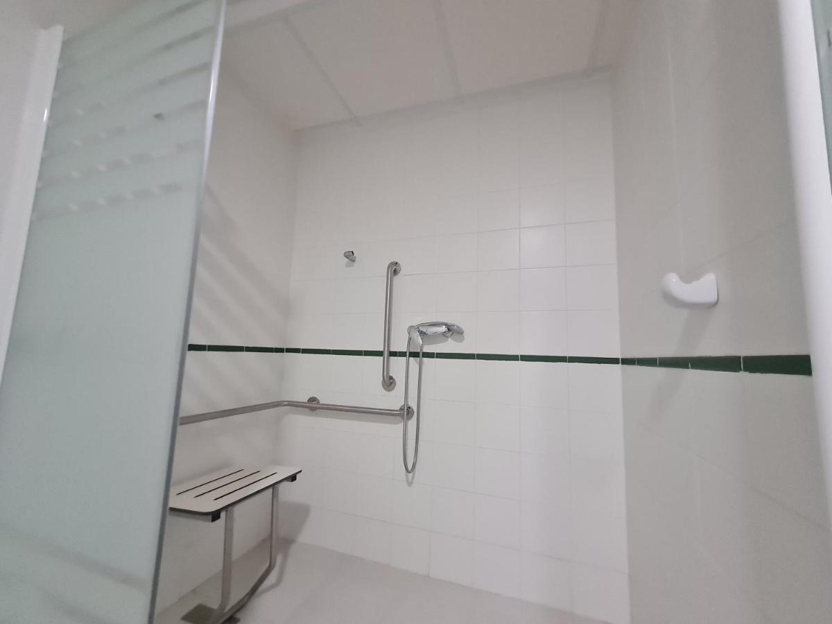 Twin Room - Disability Access photo 1