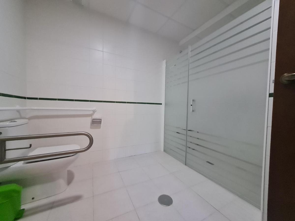 Twin Room - Disability Access photo 2