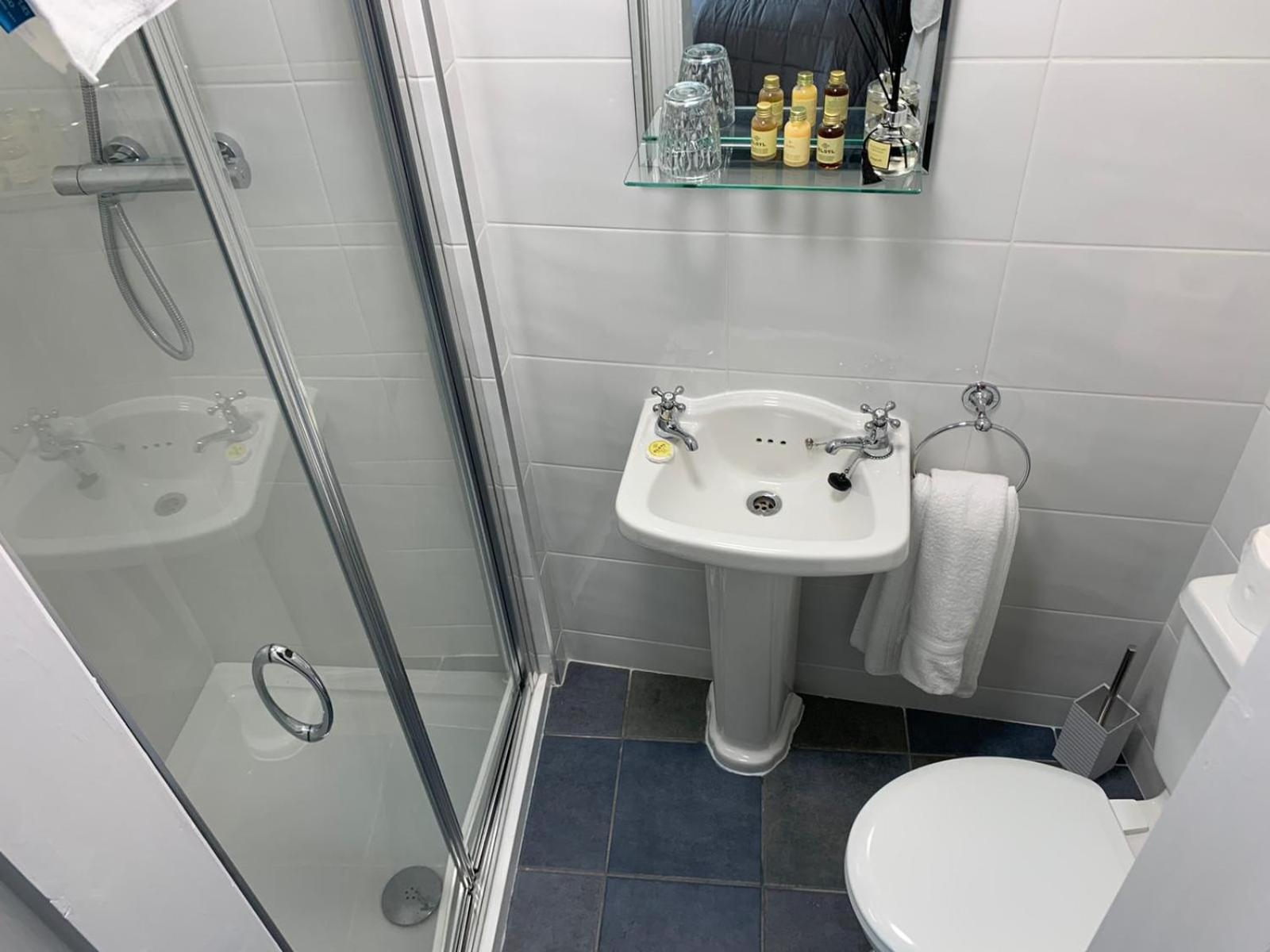 Small Double Room - Photo 3