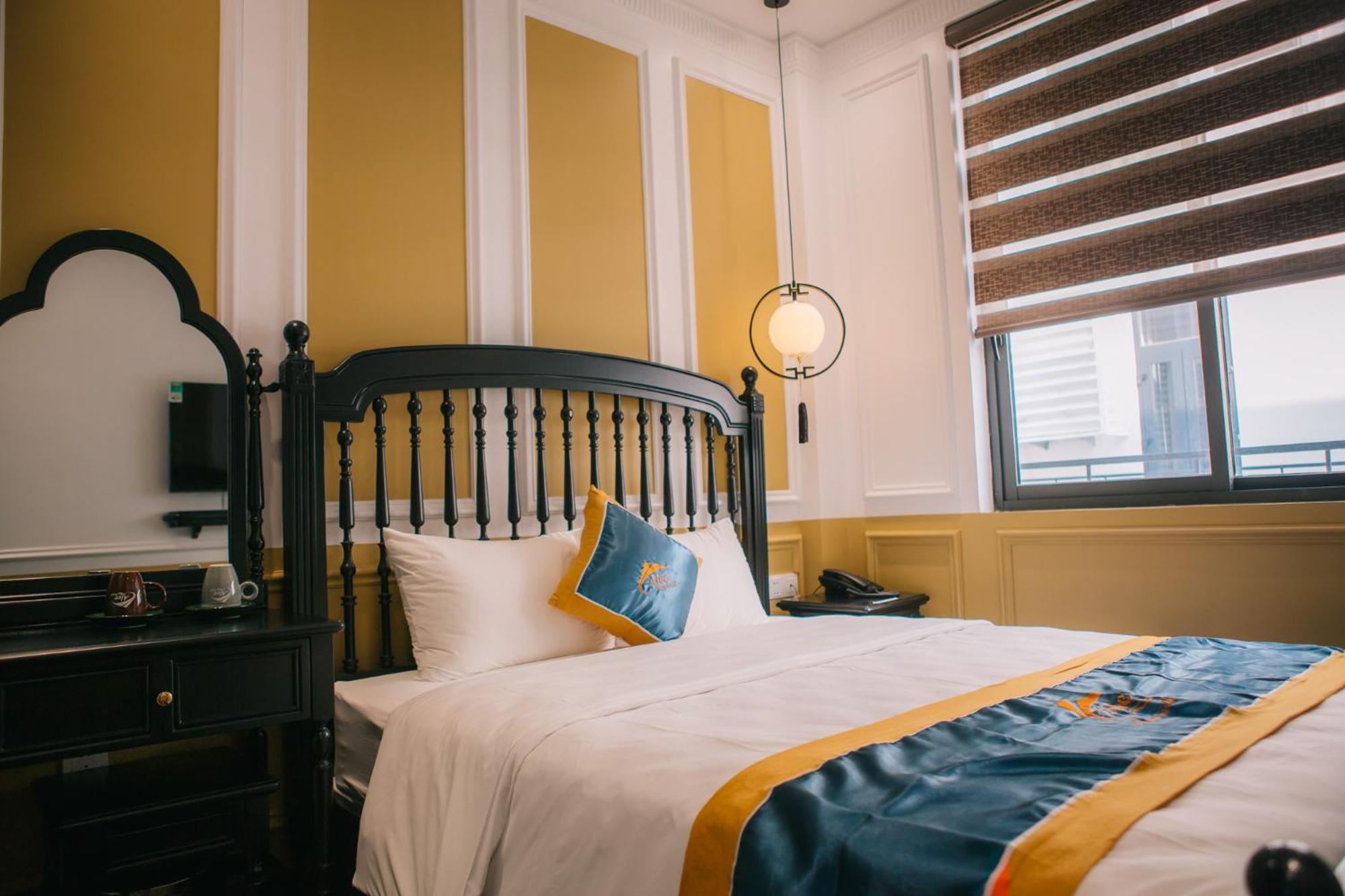Deluxe Queen Room - Photo 6
