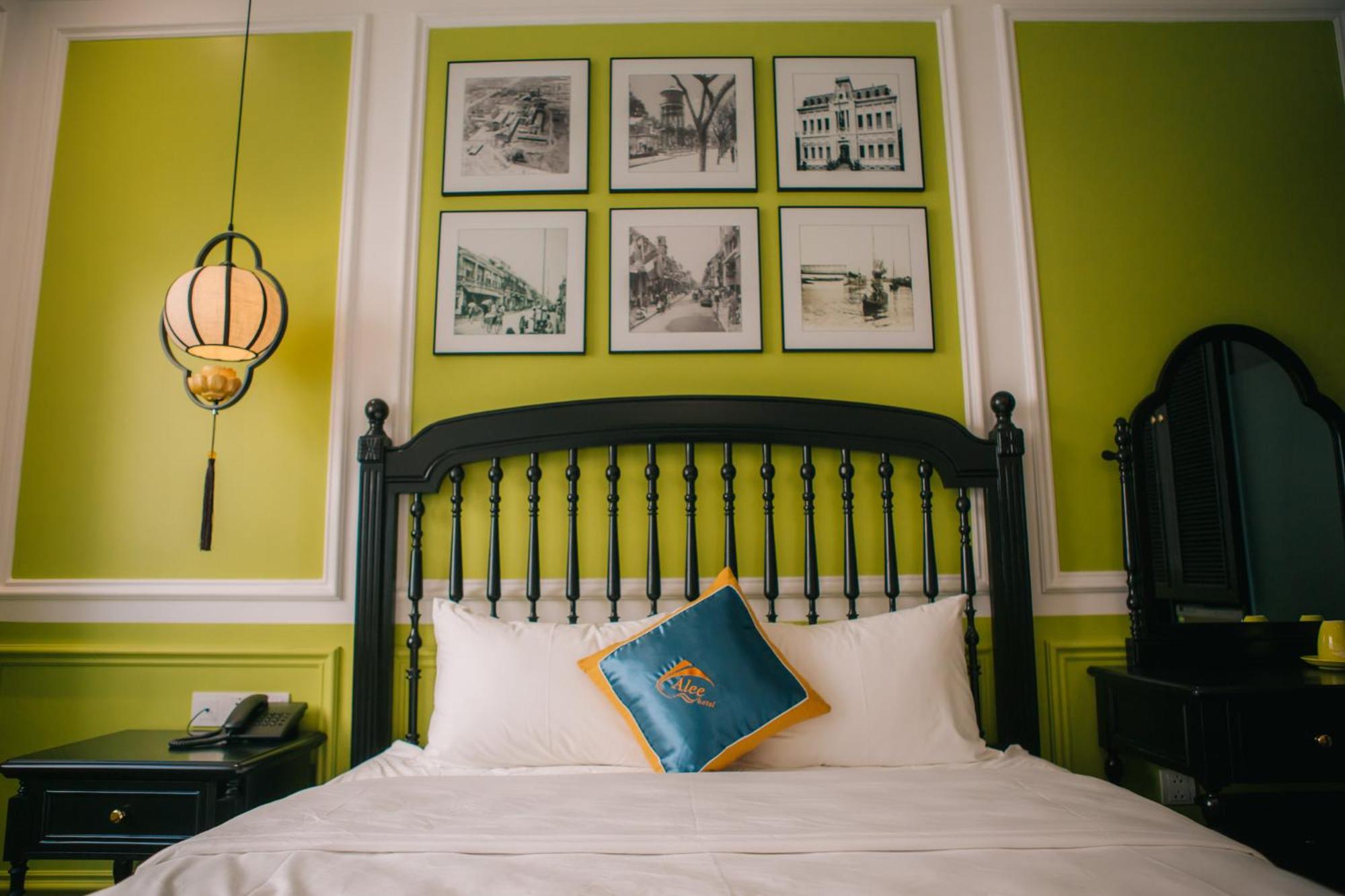 Deluxe Queen Room - Photo 9