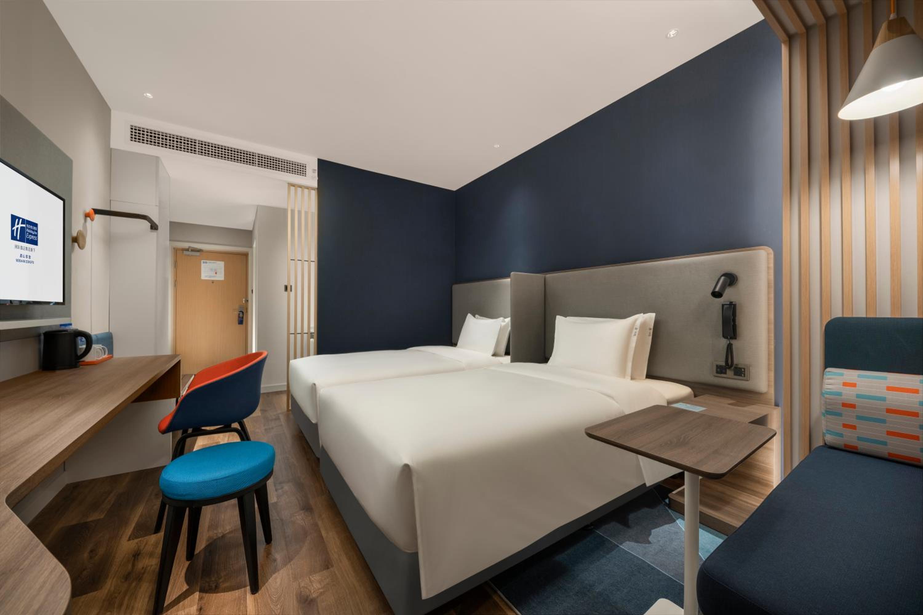 Standard Twin Room - Photo 4