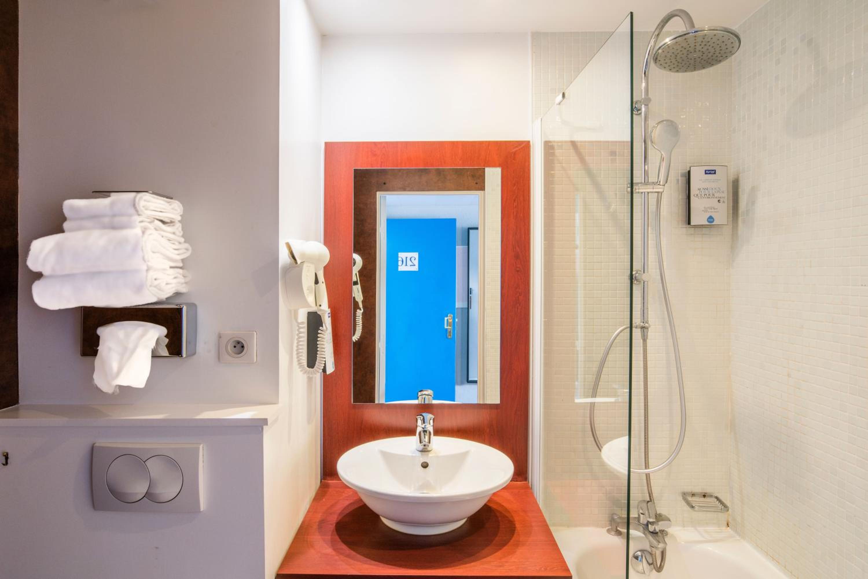 Double Room - Photo 8