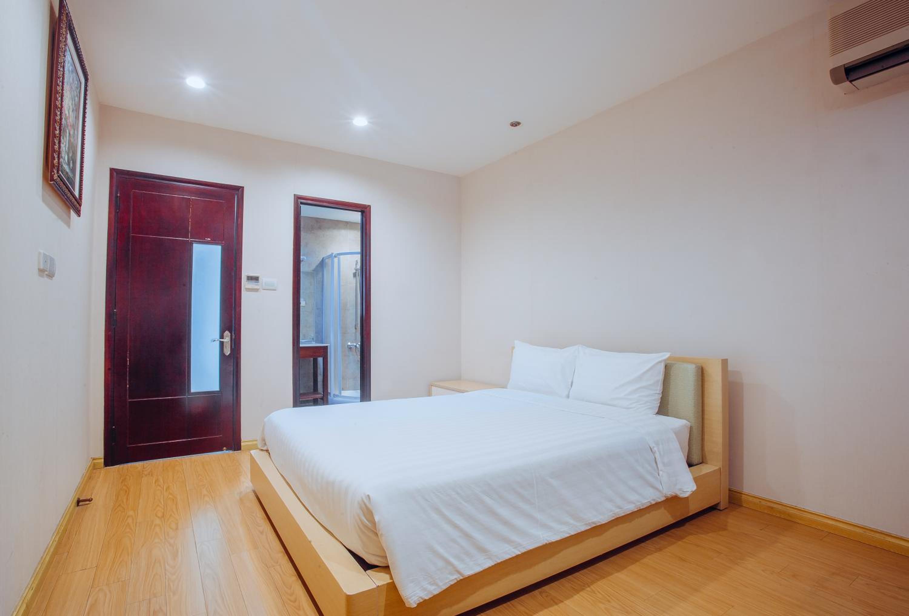 Three-Bedroom Apartment - Photo 11