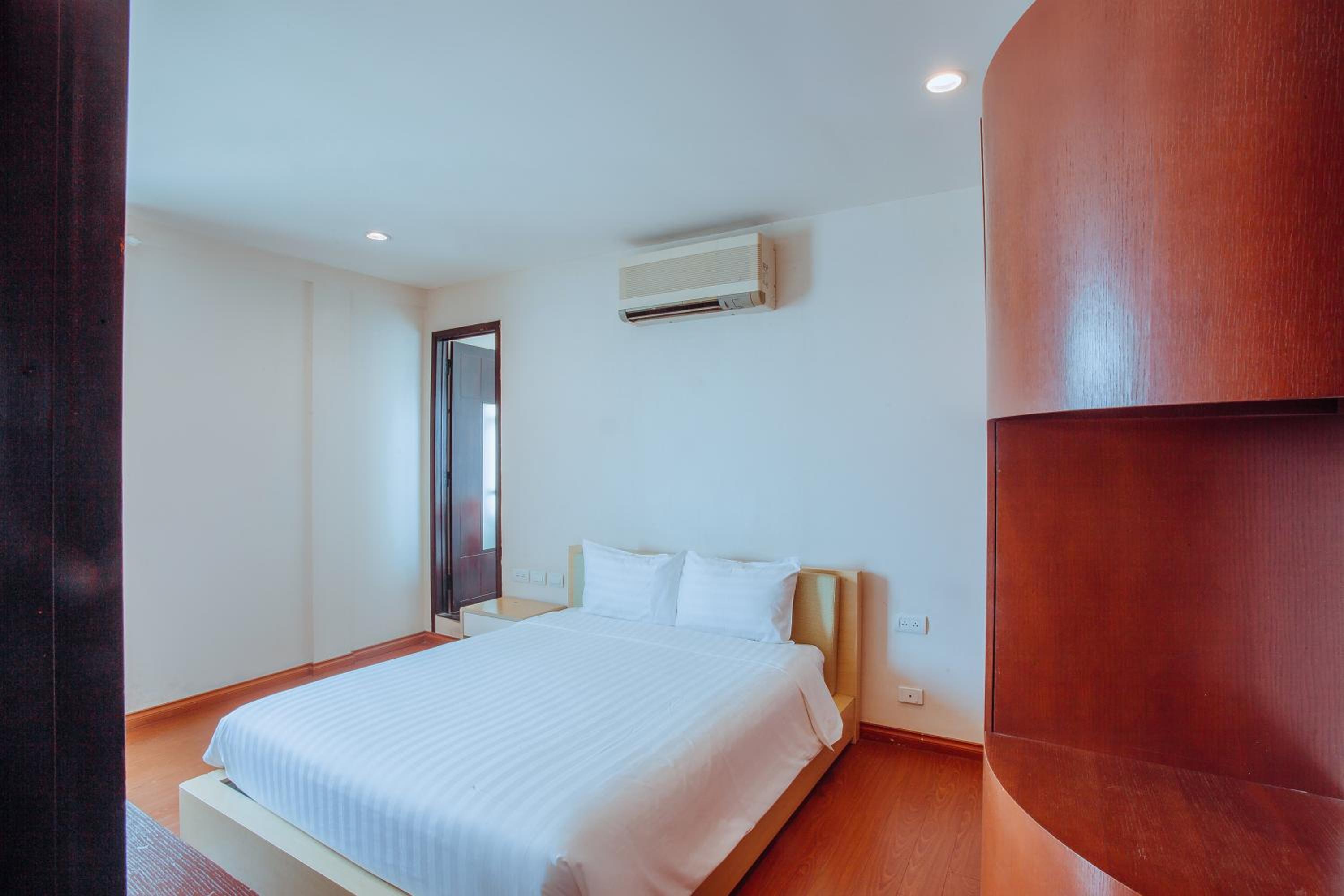 Two-Bedroom Apartment - Photo 11