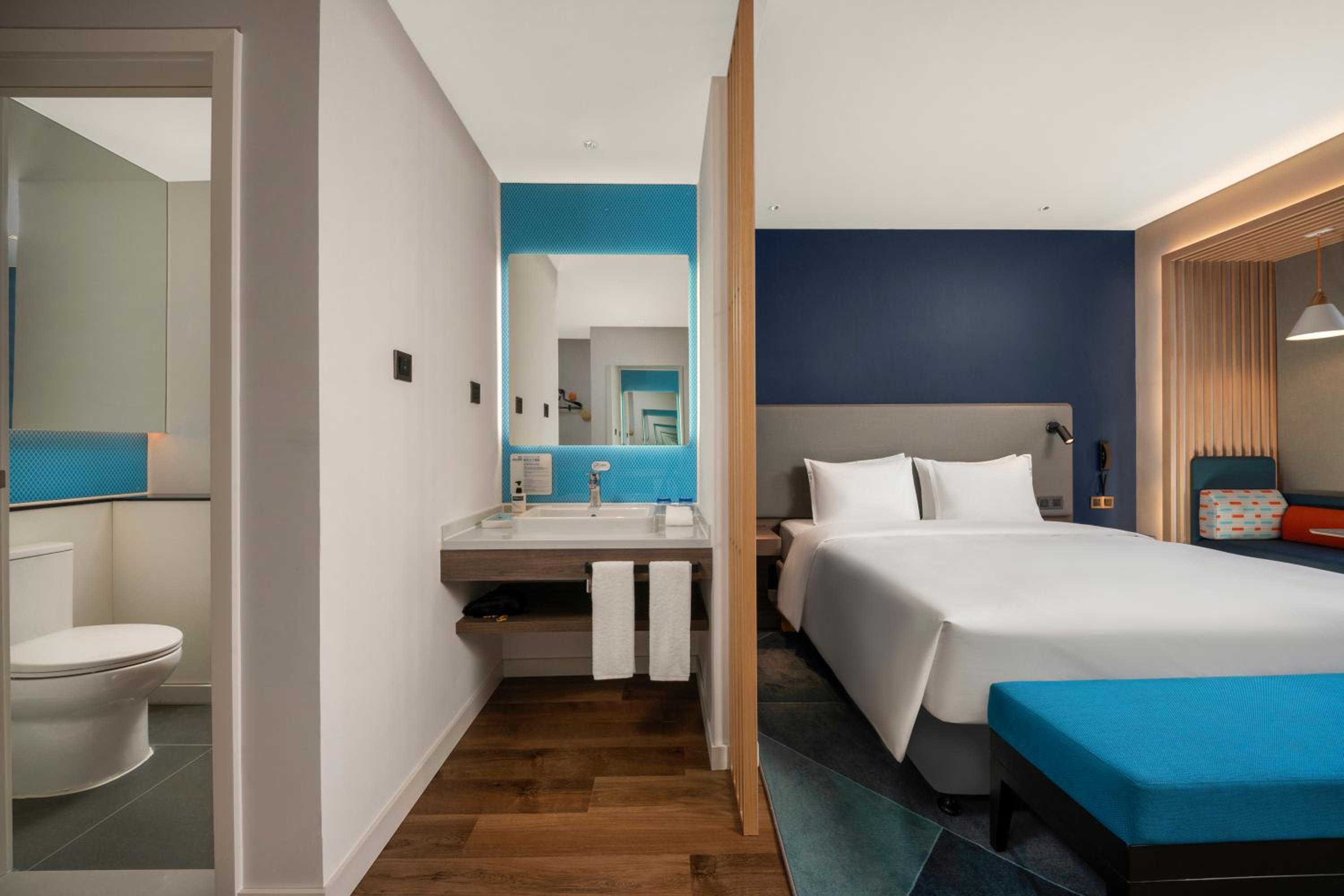 Standard King Room with River View - Photo 1