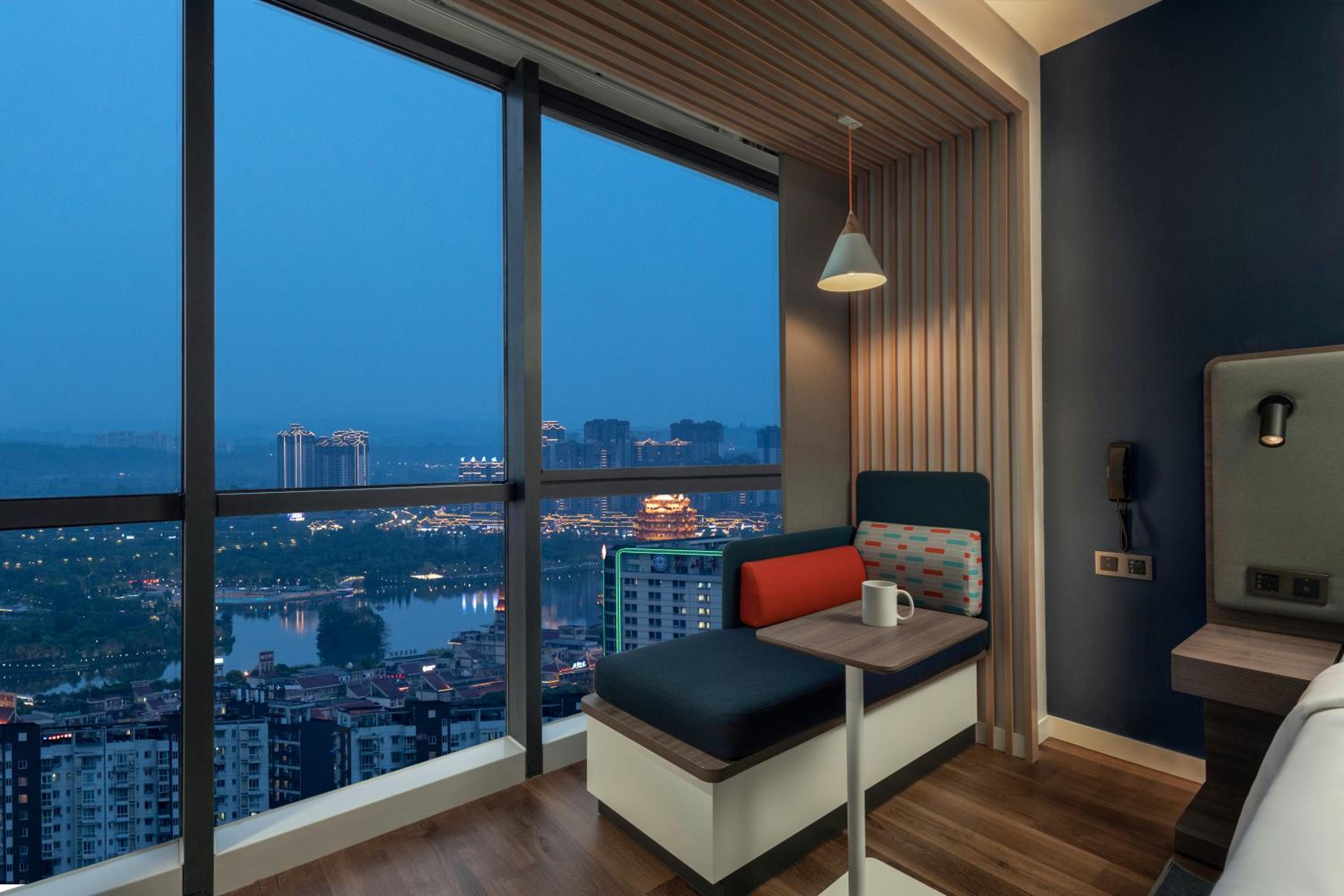 Standard King Room with River View - Photo 4