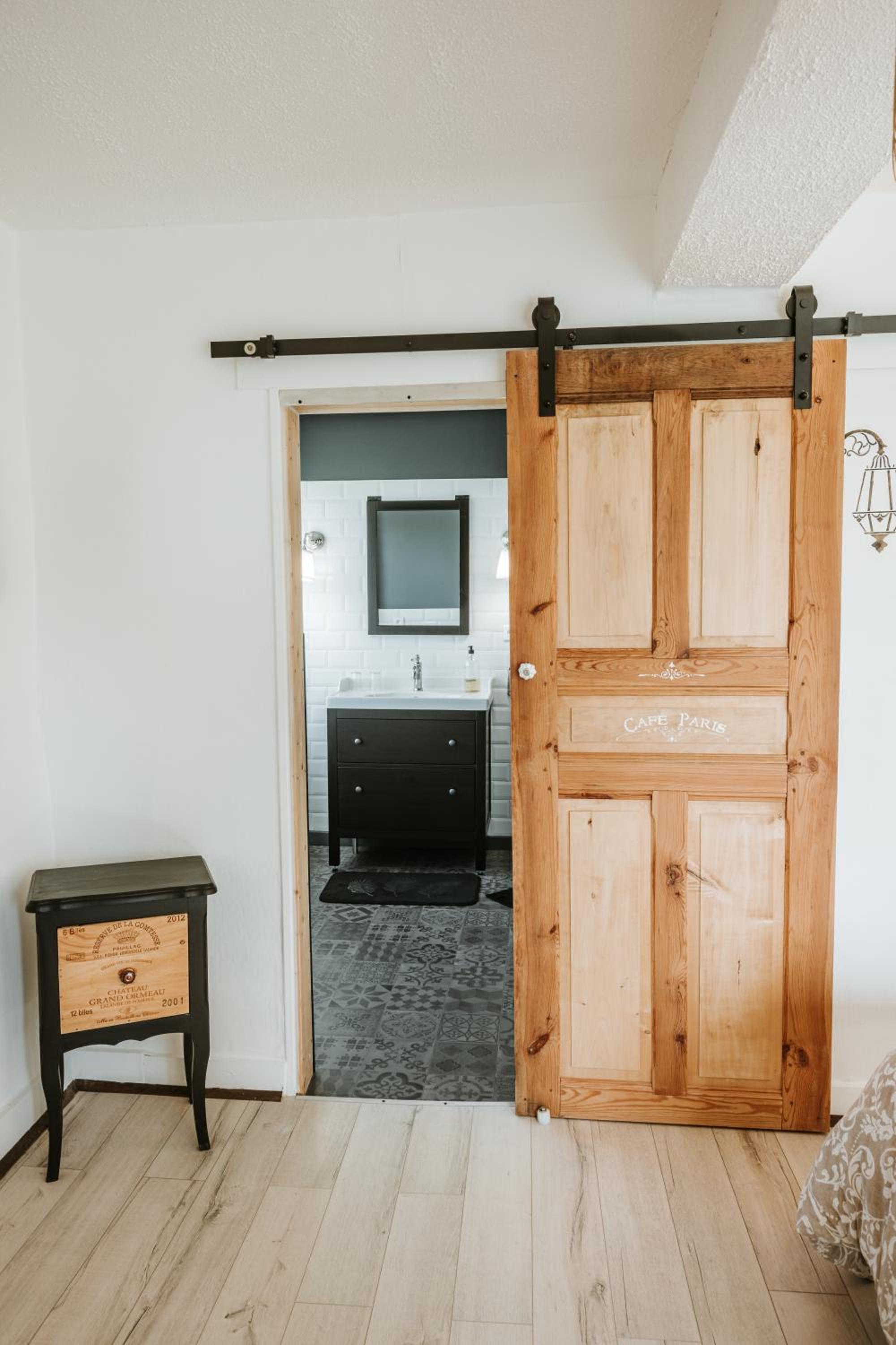 Double Room with Private Bathroom - Photo 4