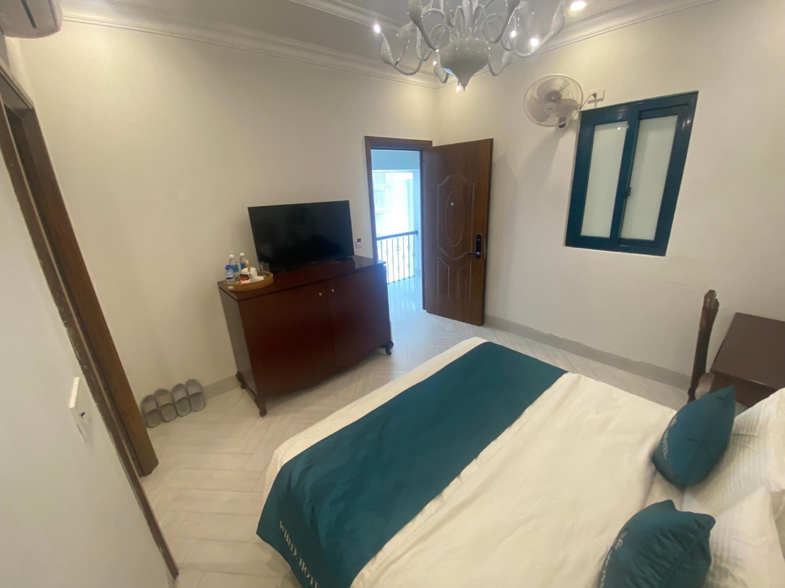 Standard King Room - Photo 3