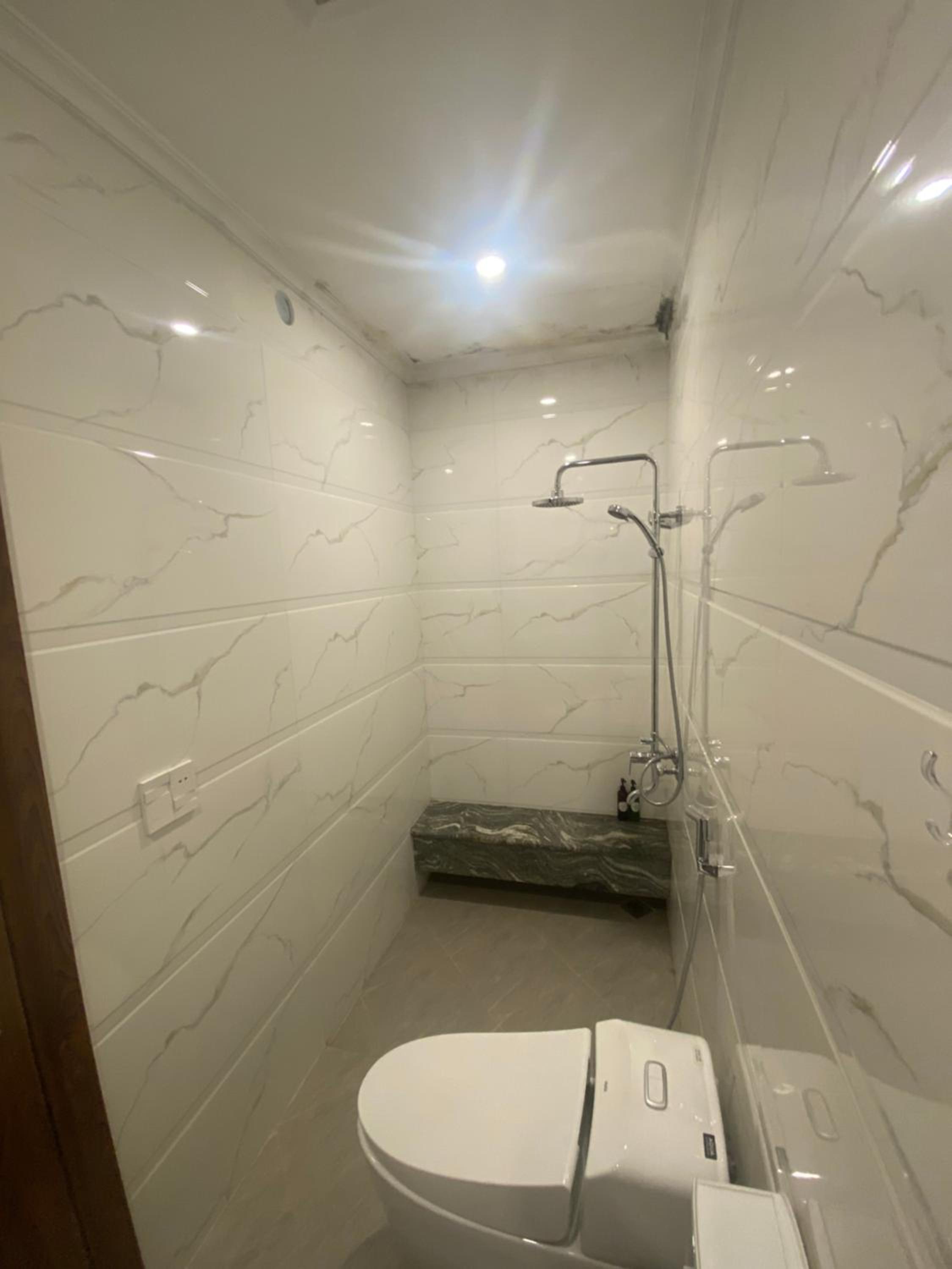 King Room with Balcony - Photo 7
