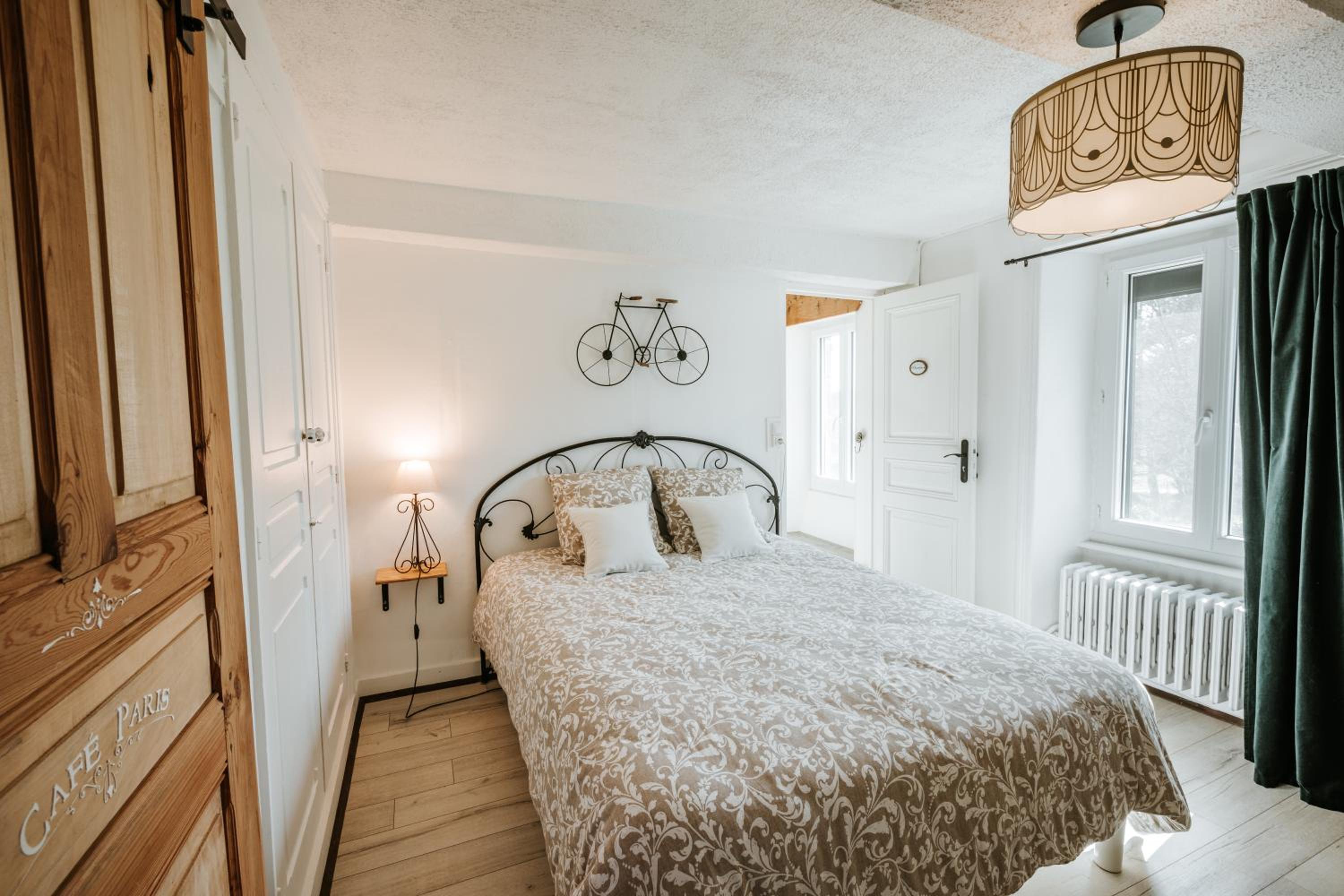 Double Room with Private Bathroom - Photo 2