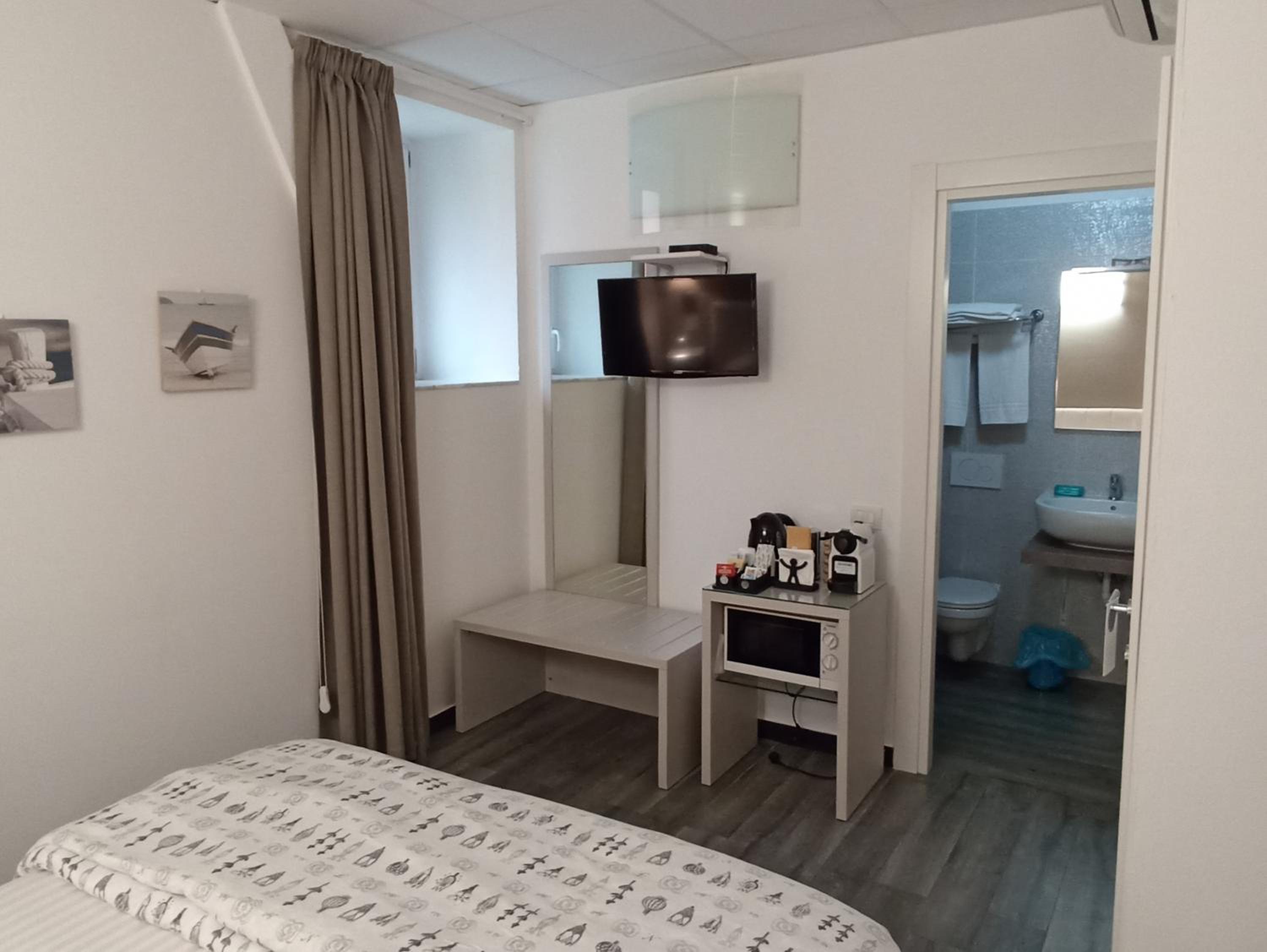 Basic Double Room photo 3