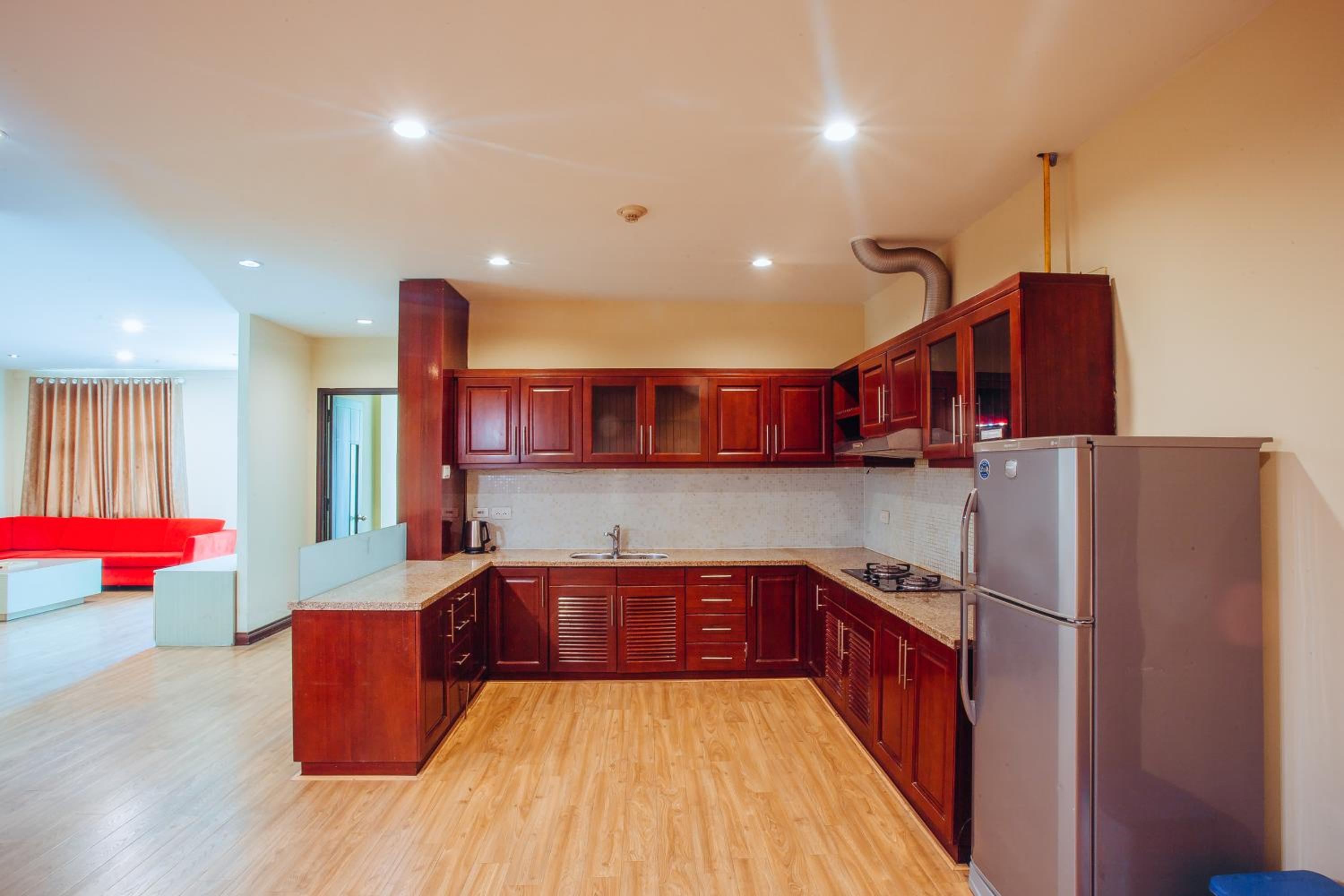 Three-Bedroom Apartment - Photo 8
