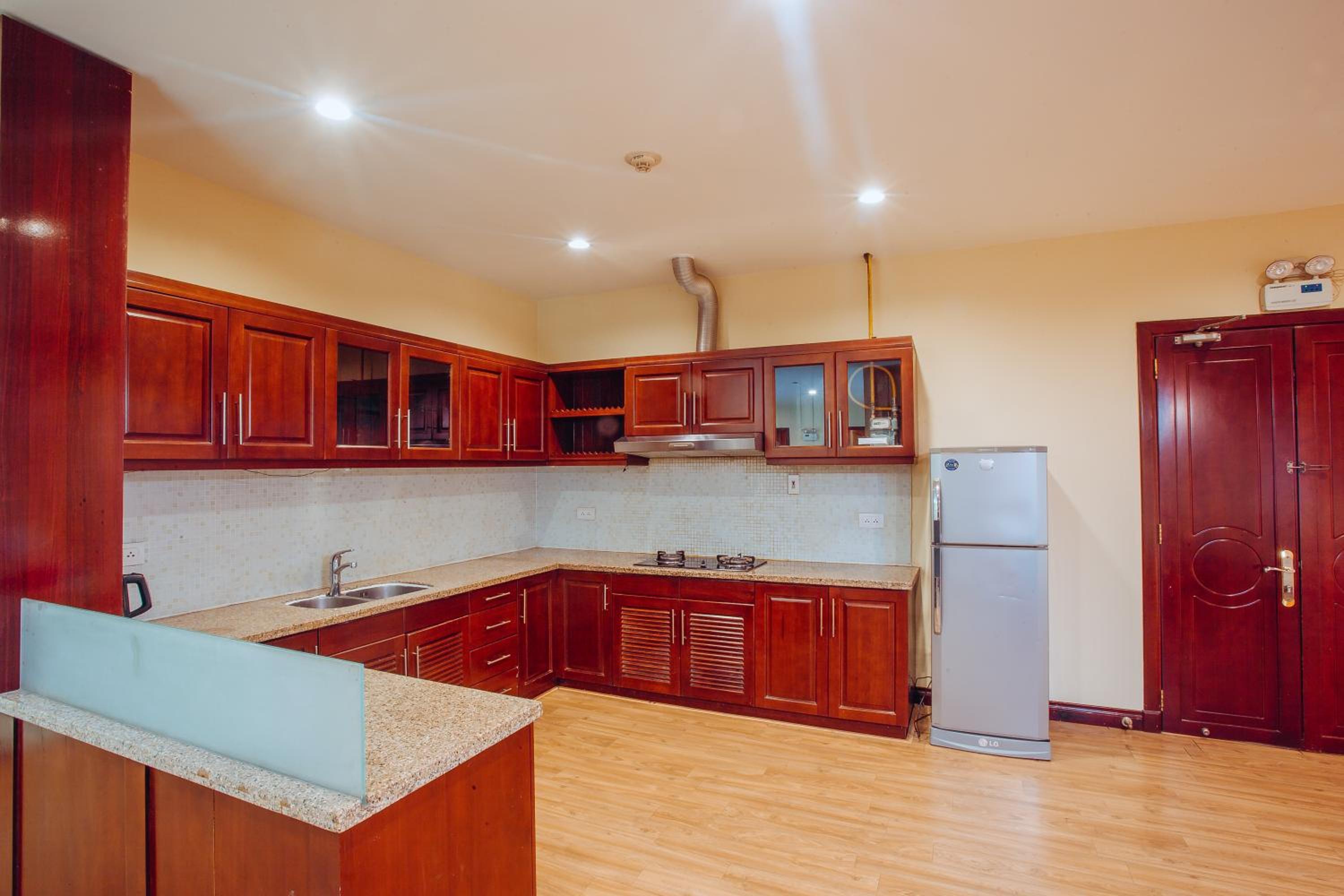 Three-Bedroom Apartment - Photo 7