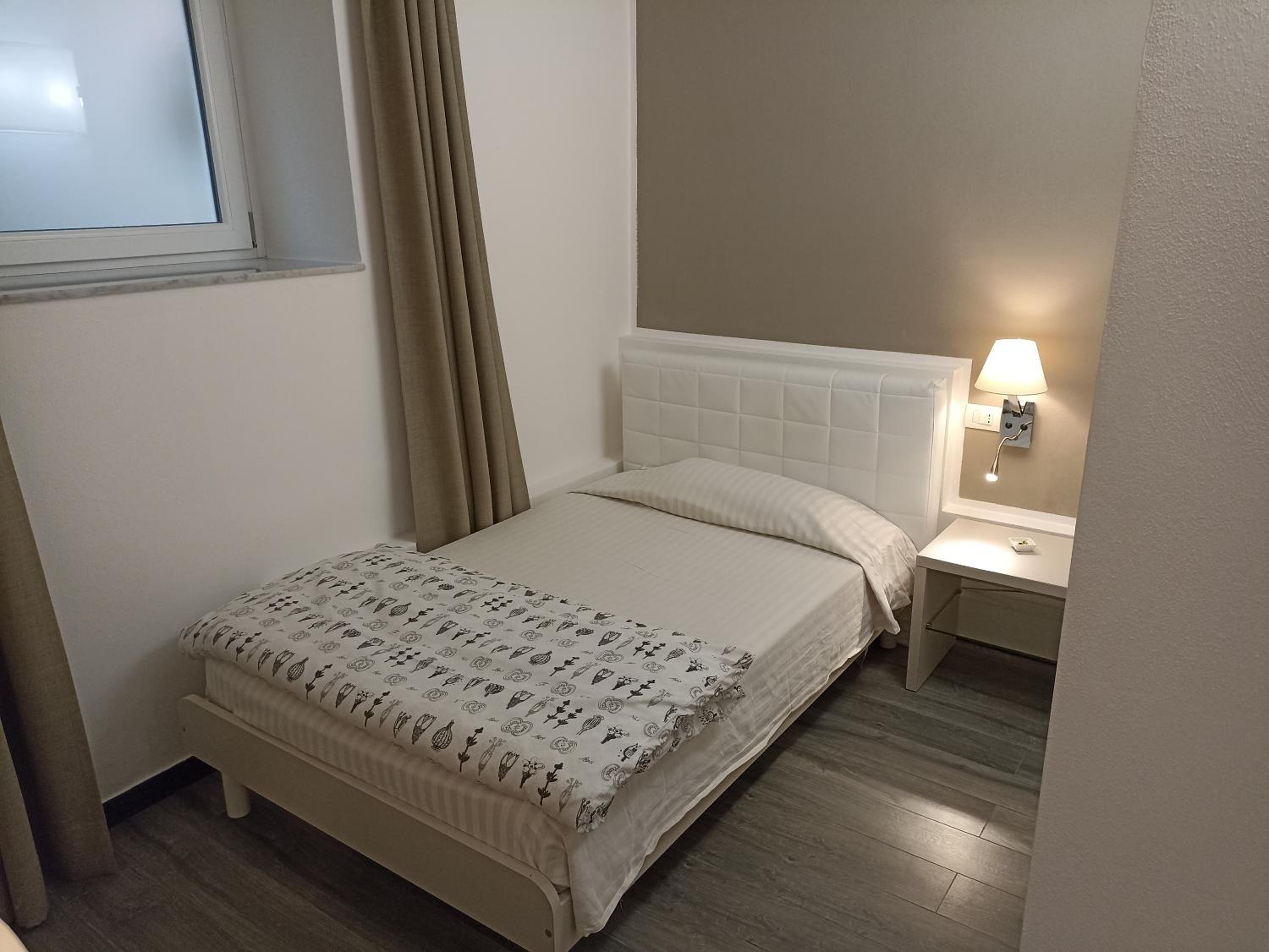 Single Room photo 3