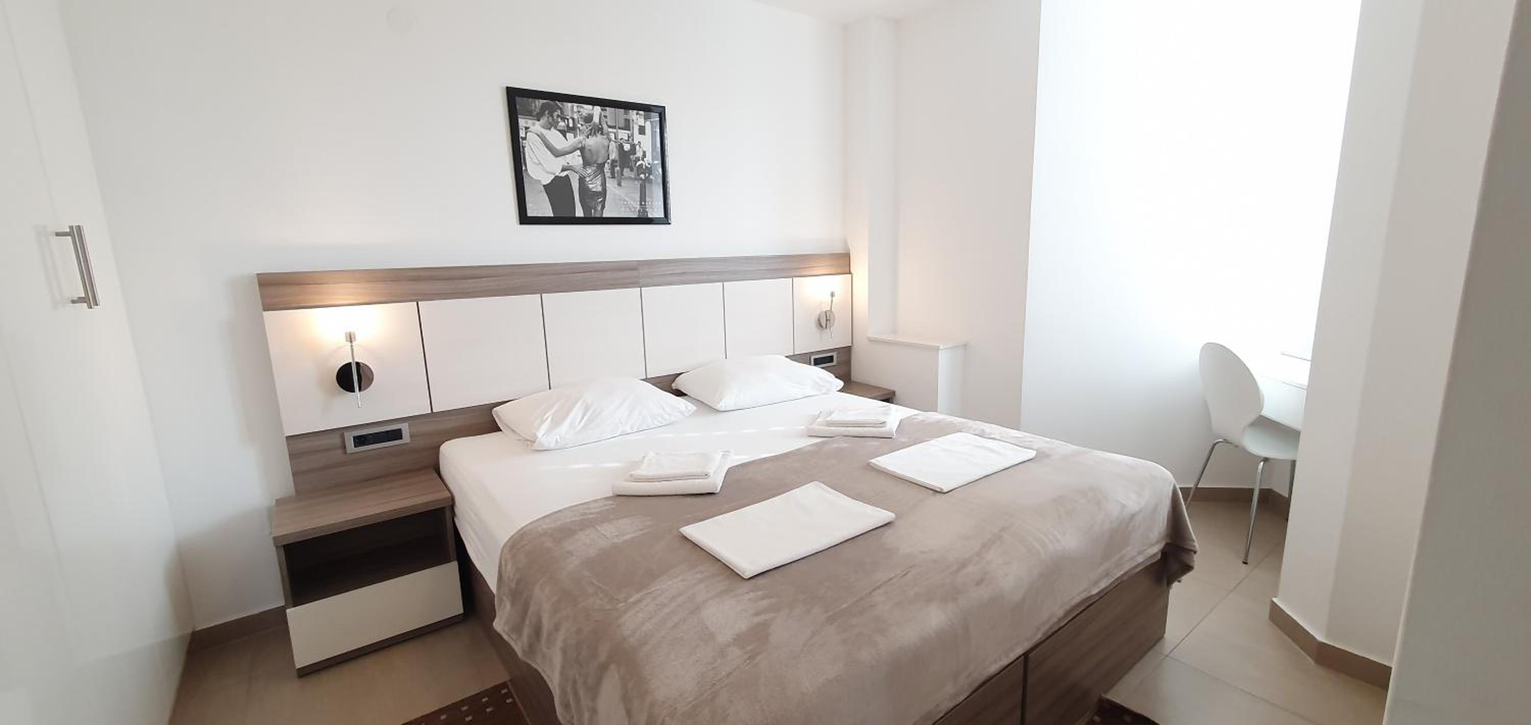 Two-Bedroom Apartment with Balcony photo 2