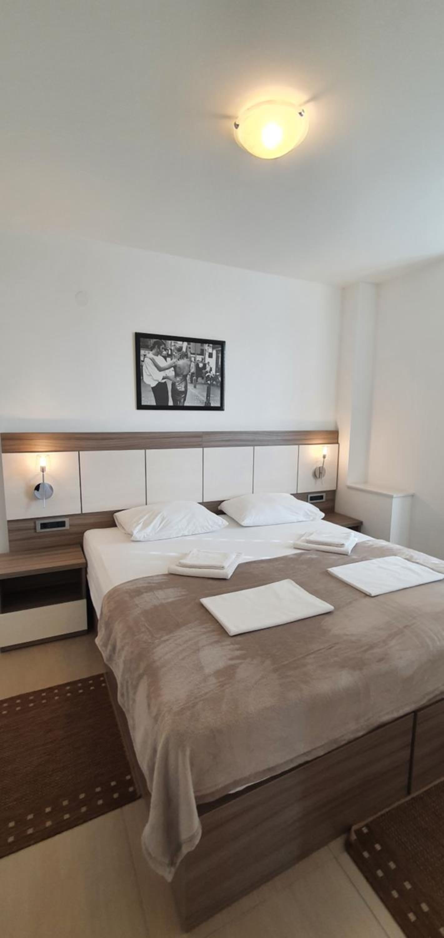 Apartamento de dois quartos com varanda
