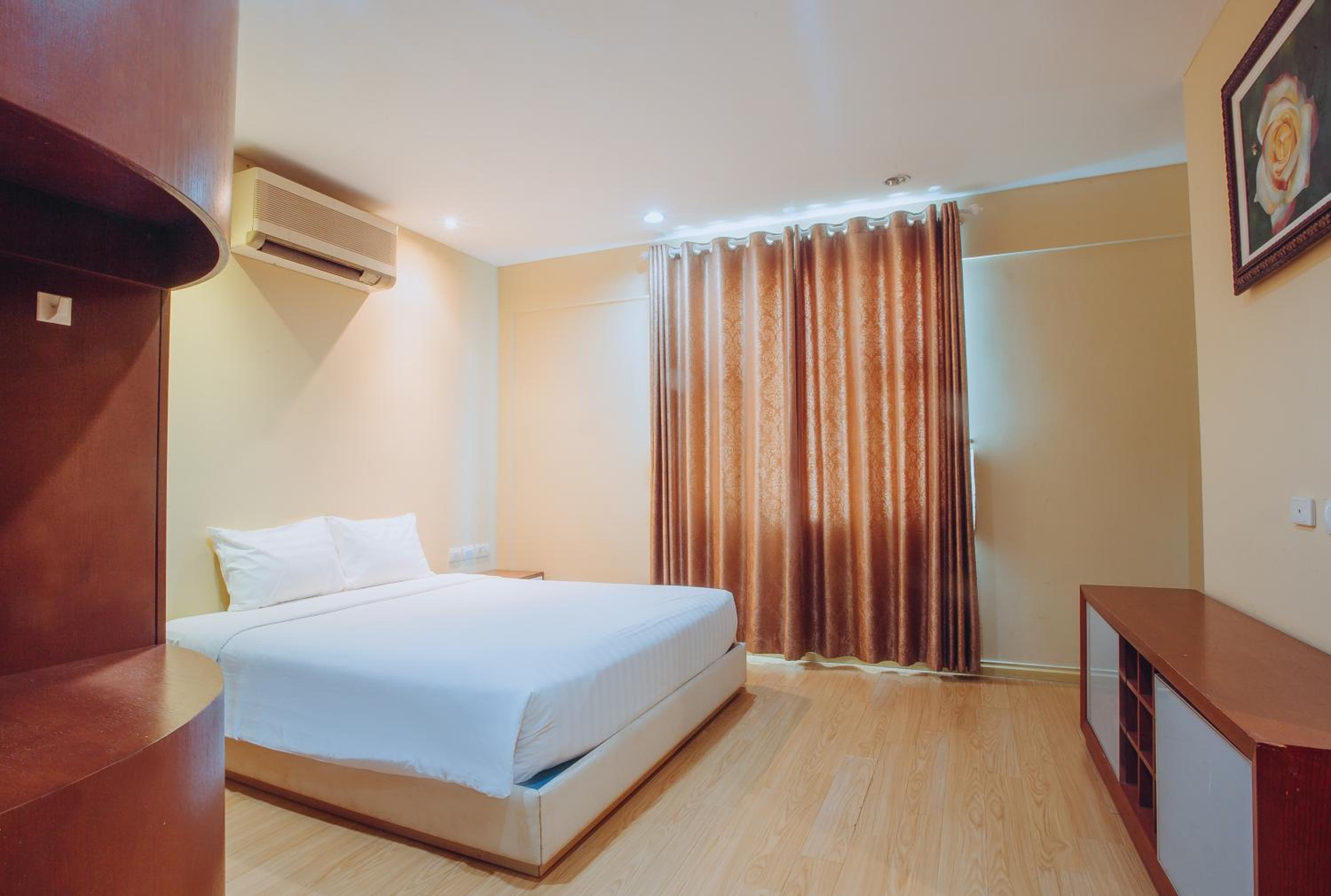 Three-Bedroom Apartment - Photo 12
