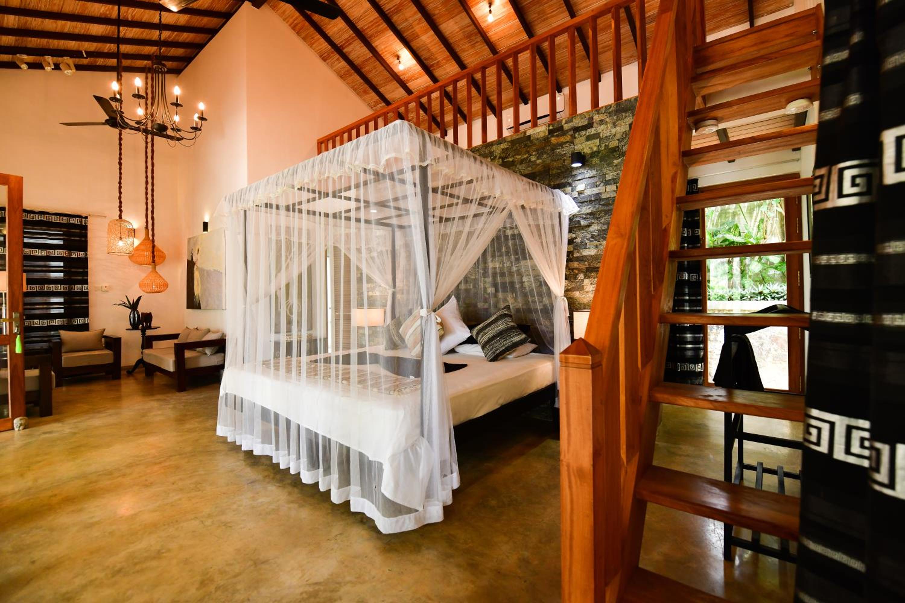 King Suite with Pool View