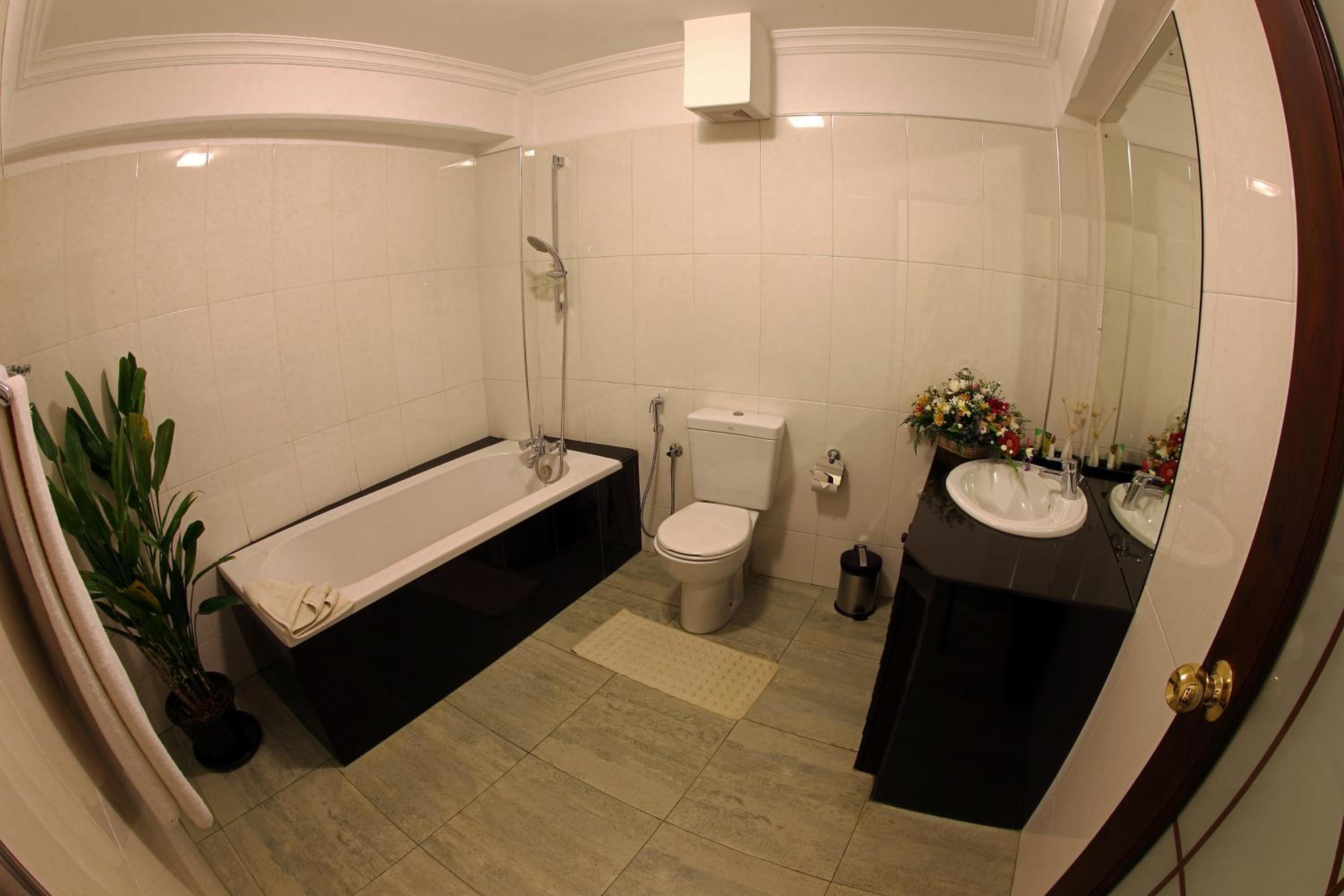 Deluxe Room with Bath tub  photo 3