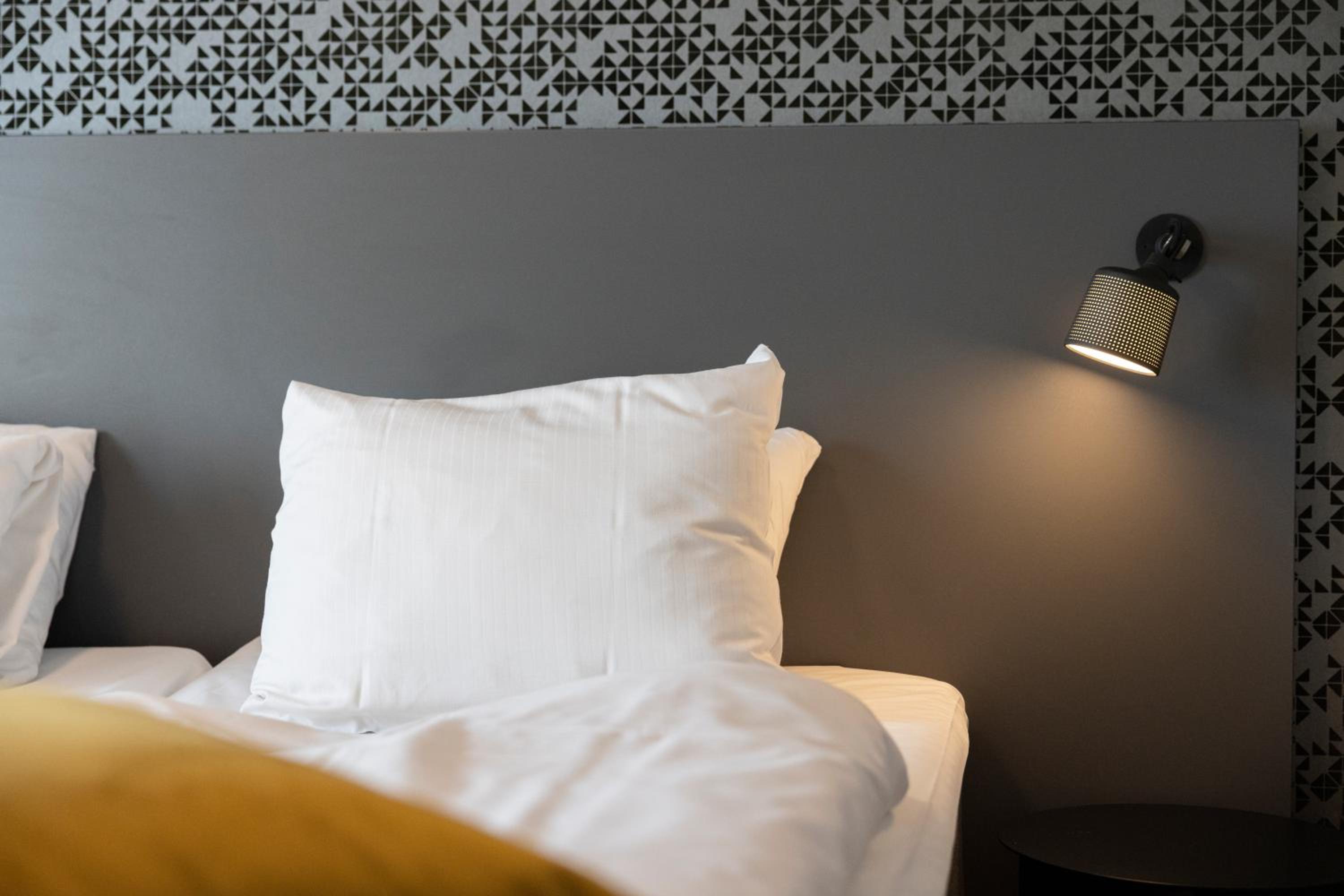 Double or Twin Room with Harbor View - Photo 4