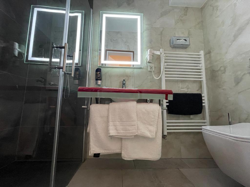 Double Room with Private Bathroom - Photo 7