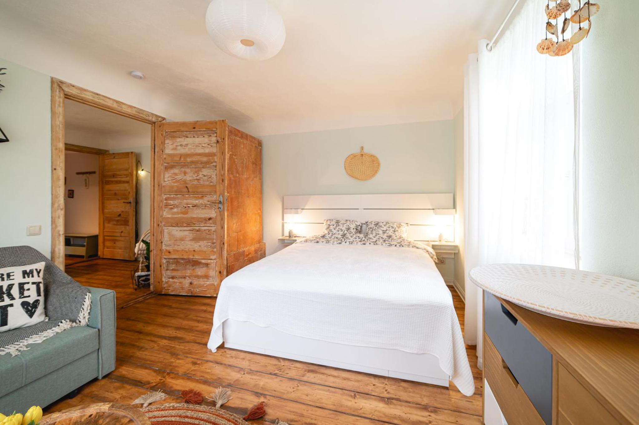 One-Bedroom Apartment - Photo 1