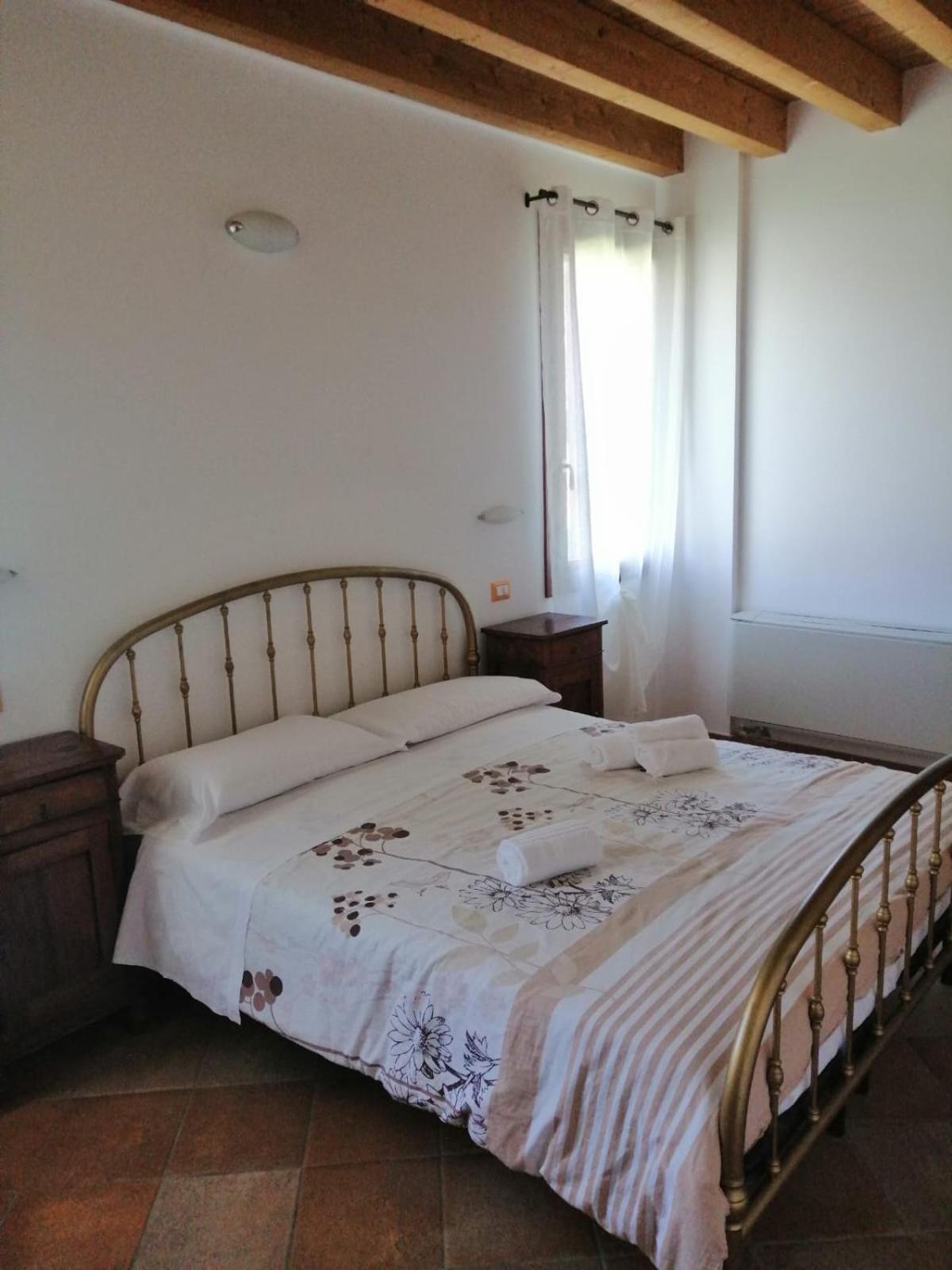King Room with Roll-In Shower - Disability Access