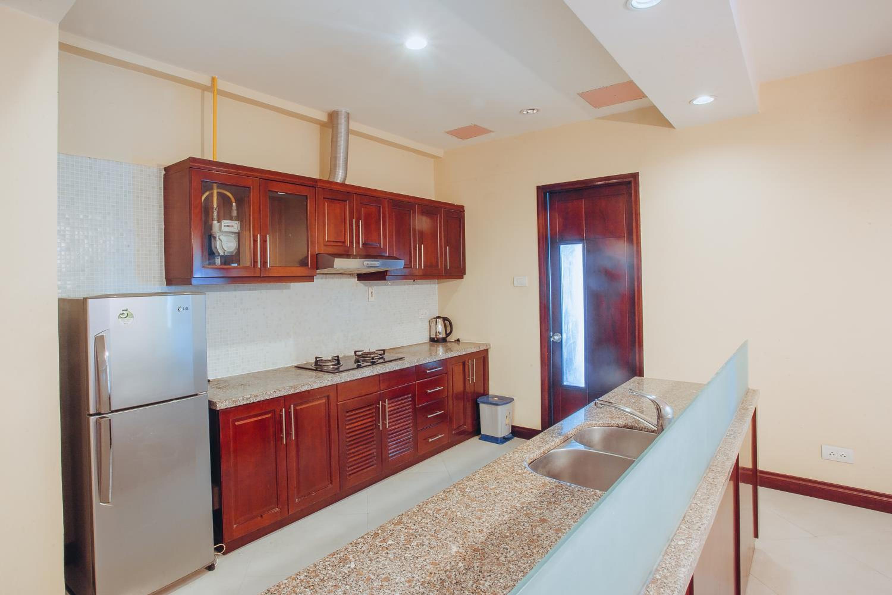 One-Bedroom Apartment - Photo 3